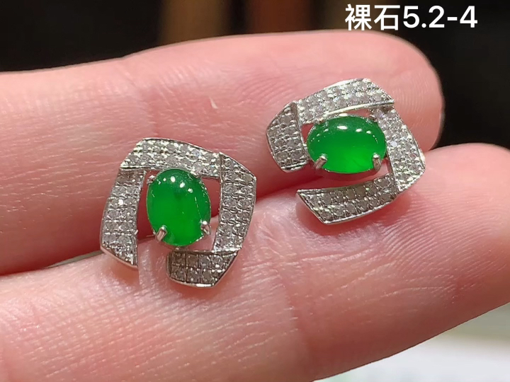 18K 冰绿蛋面耳钉 无裂 尺寸，5.2-4