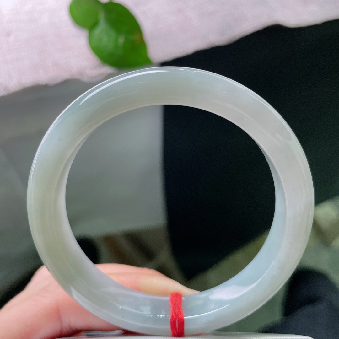 淡绿底正圈，水头好，种老，细润，佩戴素雅，百搭，有棉线，ss51566a