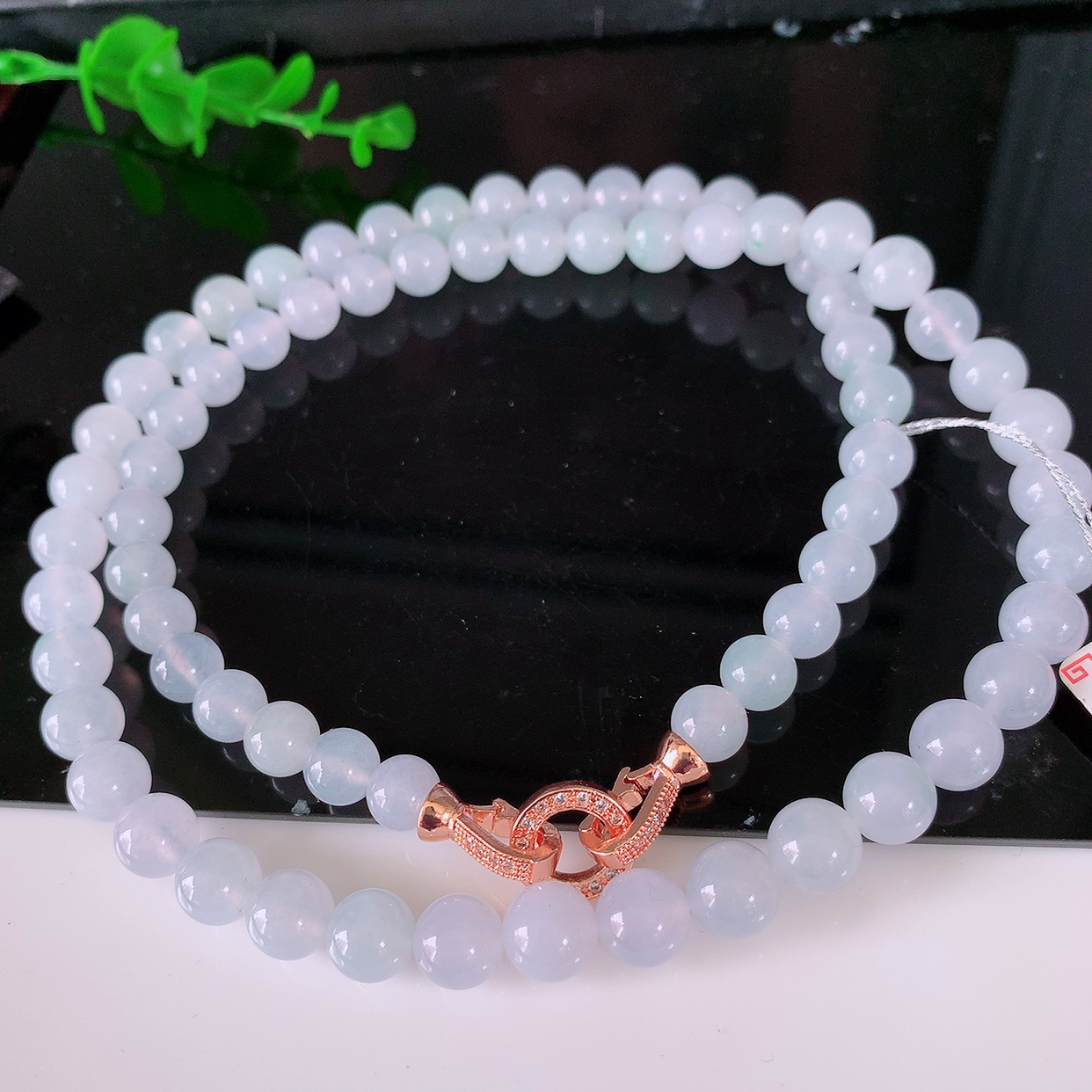 自然光实拍，冰胶感翡翠圆珠项链  翡翠珠链 （装饰扣）玉质细腻  冰清玉润  颜色漂亮  #19.61取一尺寸8.2mm
