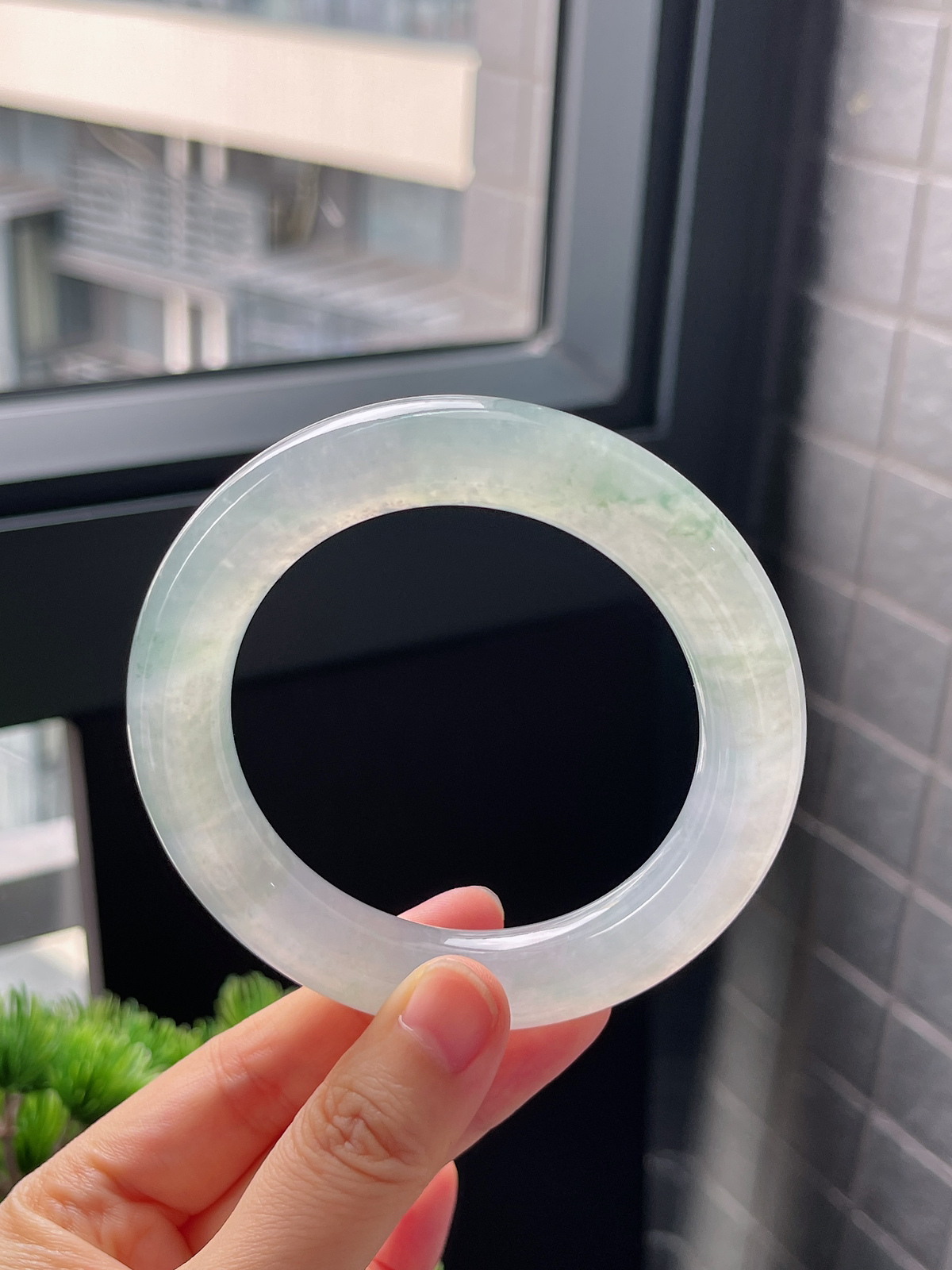 圈口57.6，冰飘花厚圆条胶润翡翠手镯