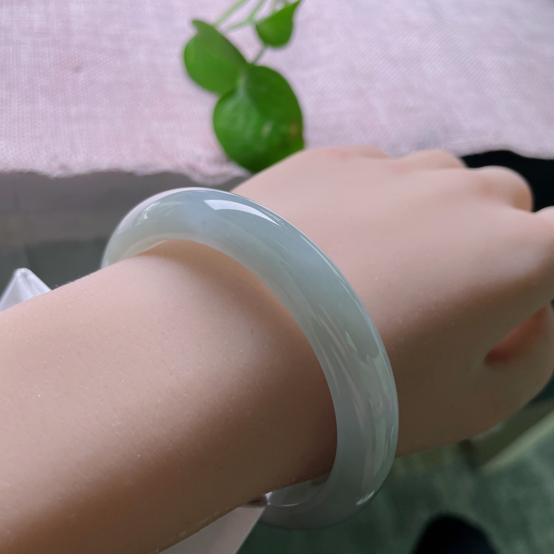 淡绿底正圈，水头好，种老，细润，佩戴素雅，百搭，有棉线，ss51566a