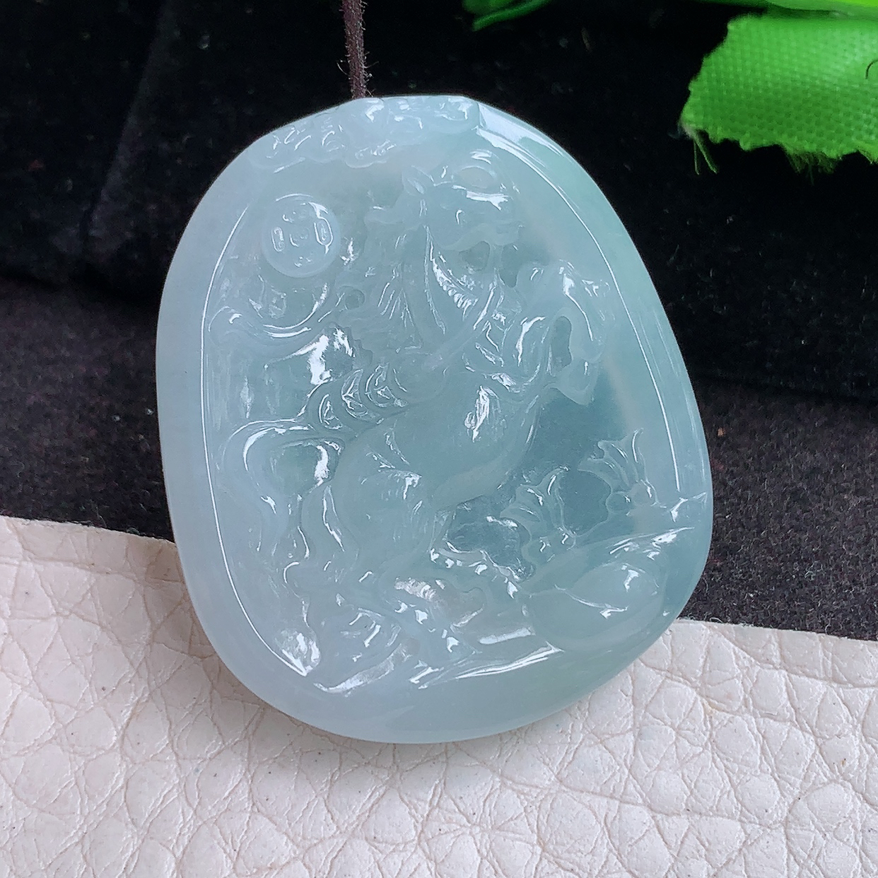 ktj实拍36.6*31*5.6缅甸翡翠a货精雕冰纯马上发财 生肖马玉吊坠