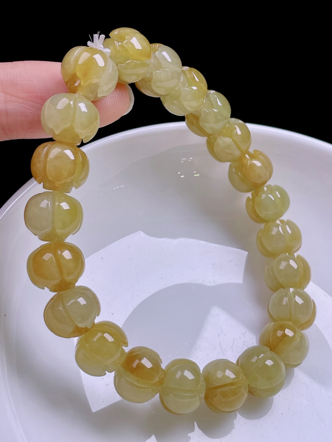 冰黄莲花手串 色泽艳丽，种老水润 尺寸：10.5/8