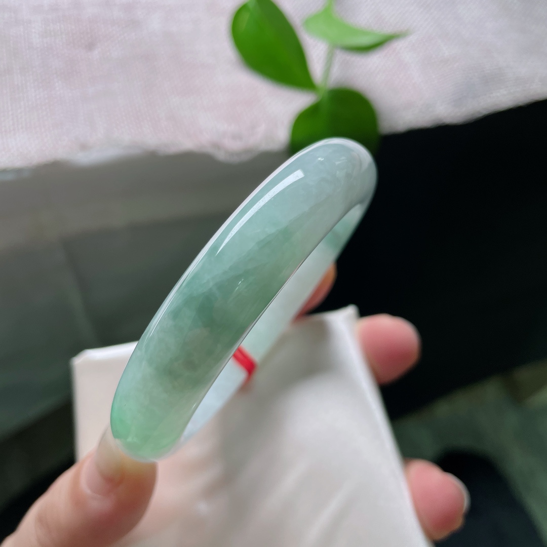 53.8/12.6/8.8，飘绿正圈，水头好，种老，佩戴温婉贤淑，有纹，ss53814a
