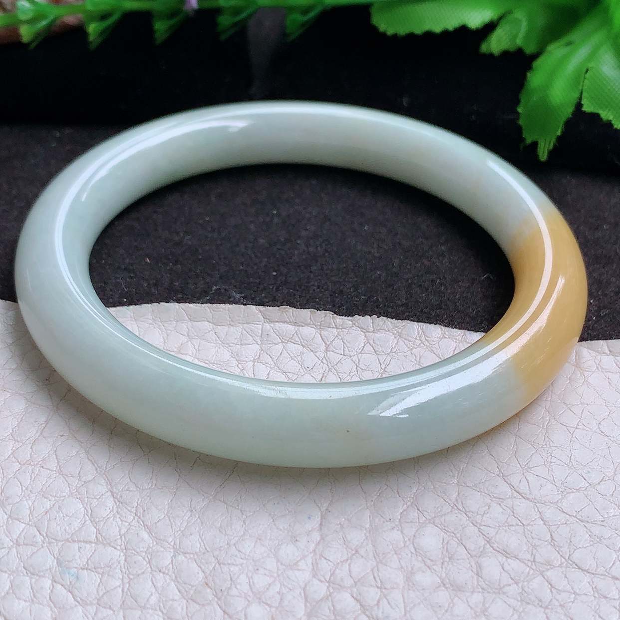 z实拍58.5*9.6*9.3招财美人镯 缅甸翡翠a货玉手镯 飘黄细润圆条玉手环