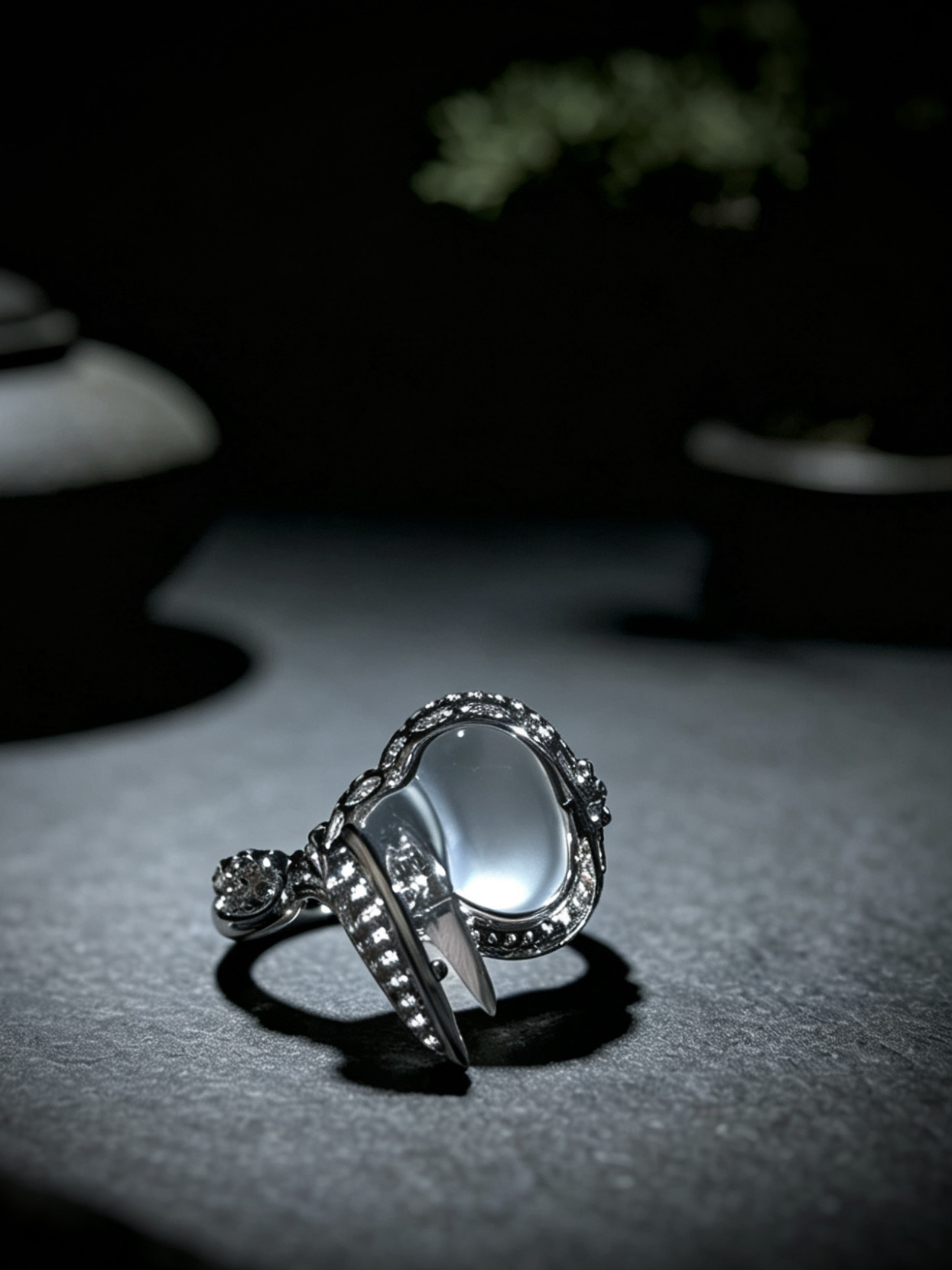 【福禄】，茅台白高品质葫芦。
裸石14.8-15.3-3.2，
整体25-17.5-8.8mm，4.27g，
18K金，南非钻，
