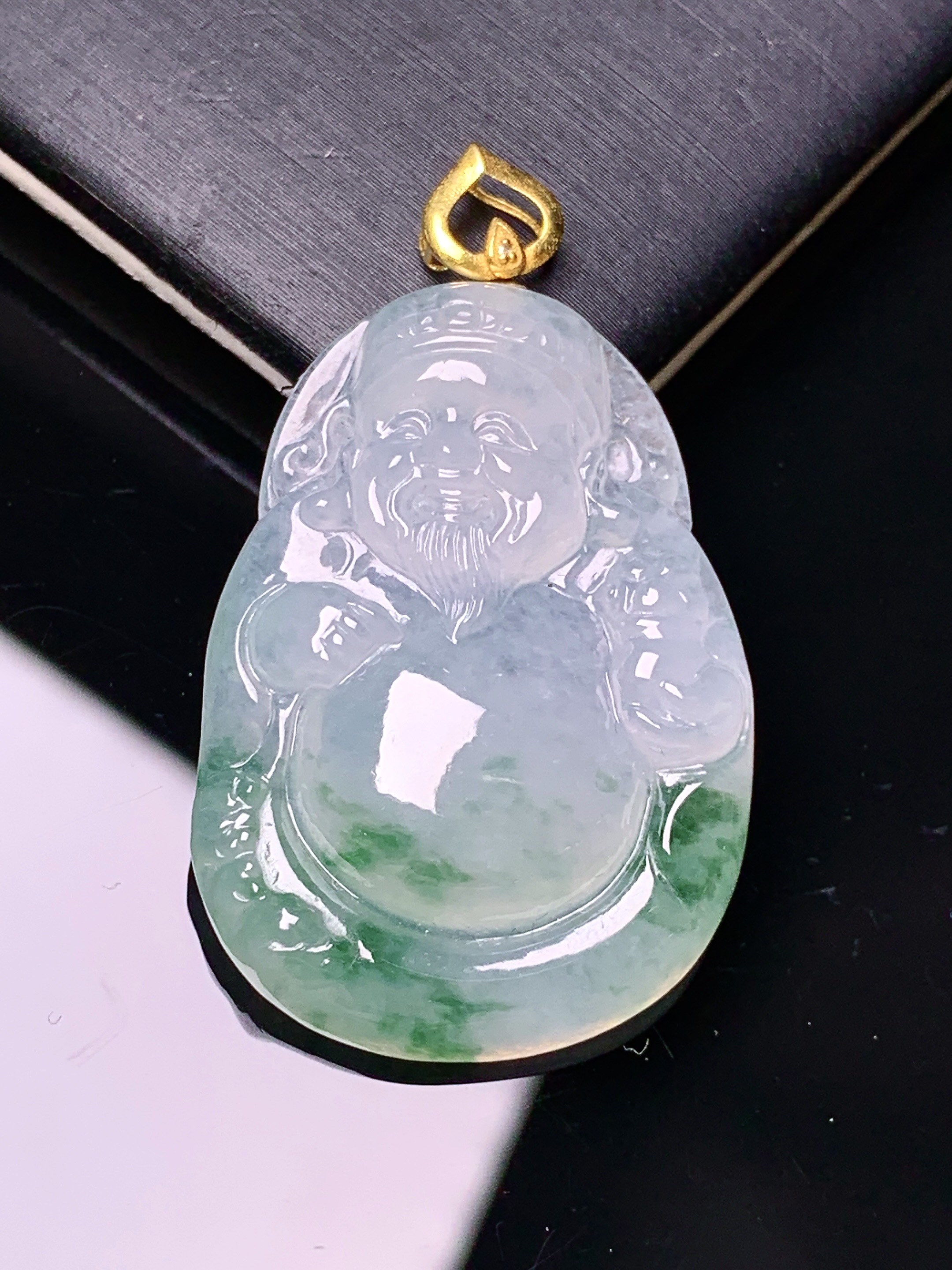18k金镶嵌飘绿财神吊坠 玉质细腻 色泽艳丽清新 整体尺寸38.8*22.8*5.6 m1