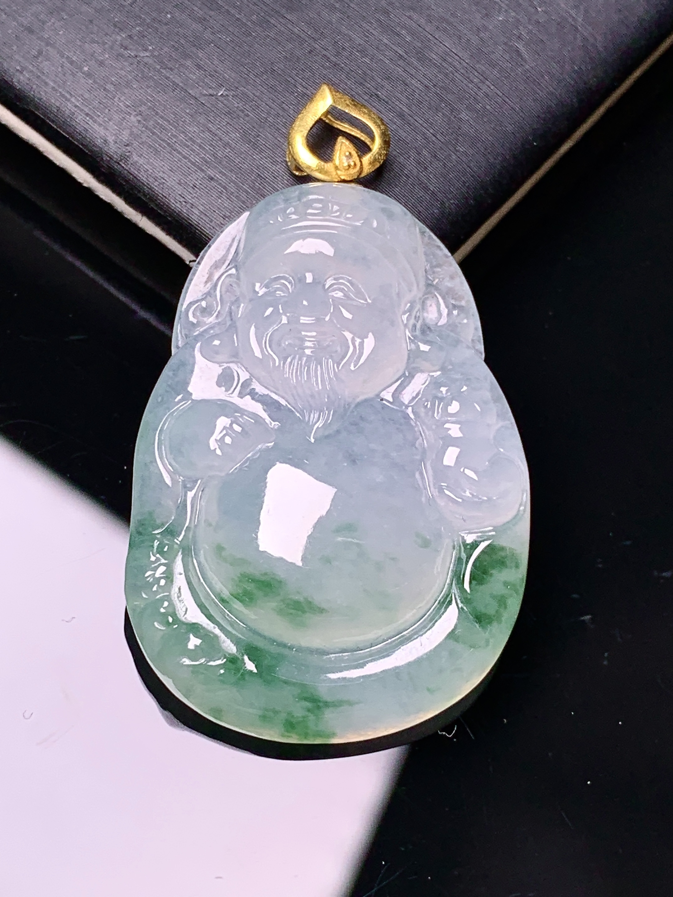 18k金镶嵌飘绿财神吊坠 玉质细腻 色泽艳丽清新 整体尺寸38.8*22.8*5.6 m1