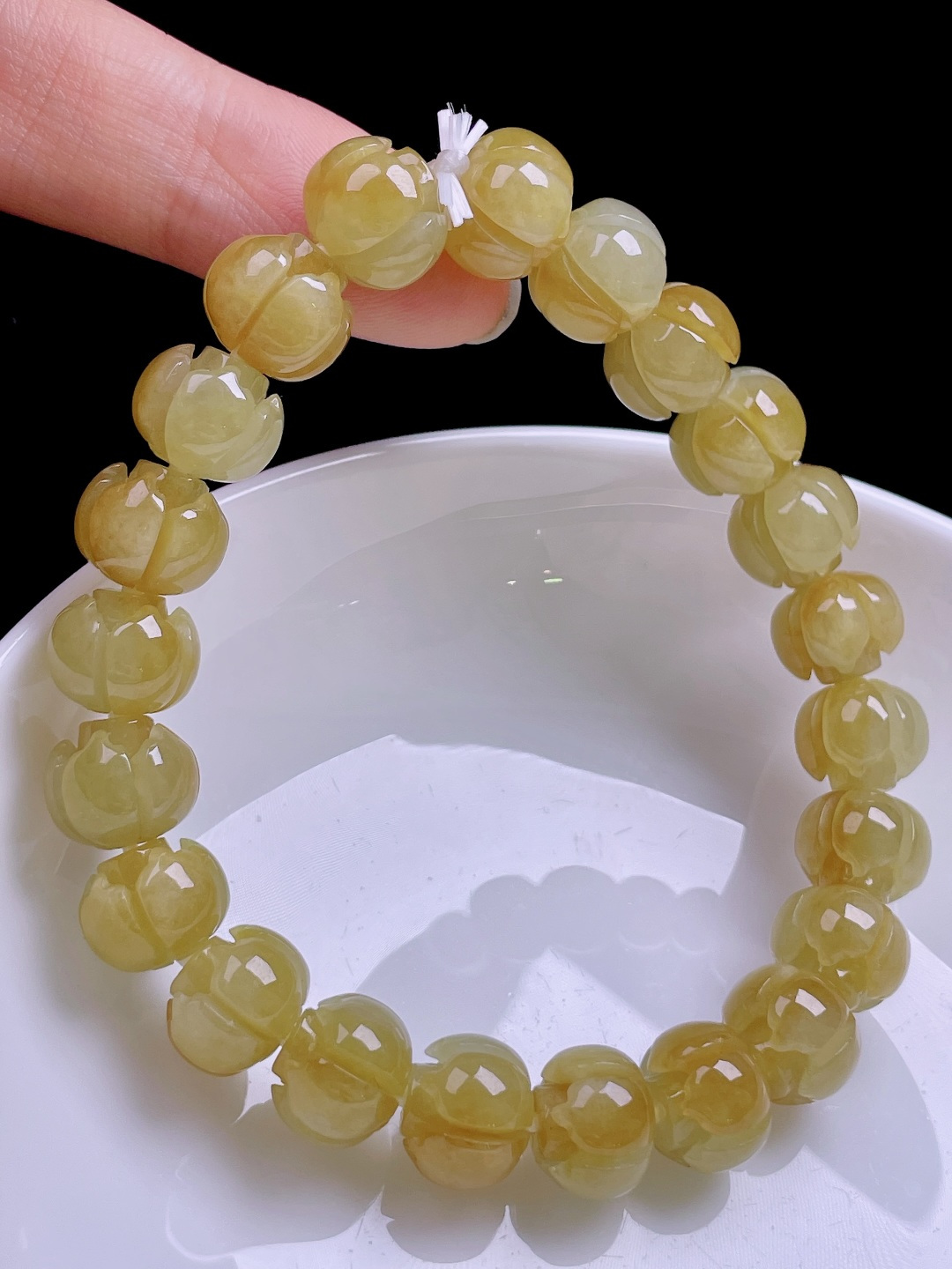 冰黄莲花手串 色泽艳丽，种老水润 尺寸：10.5/8