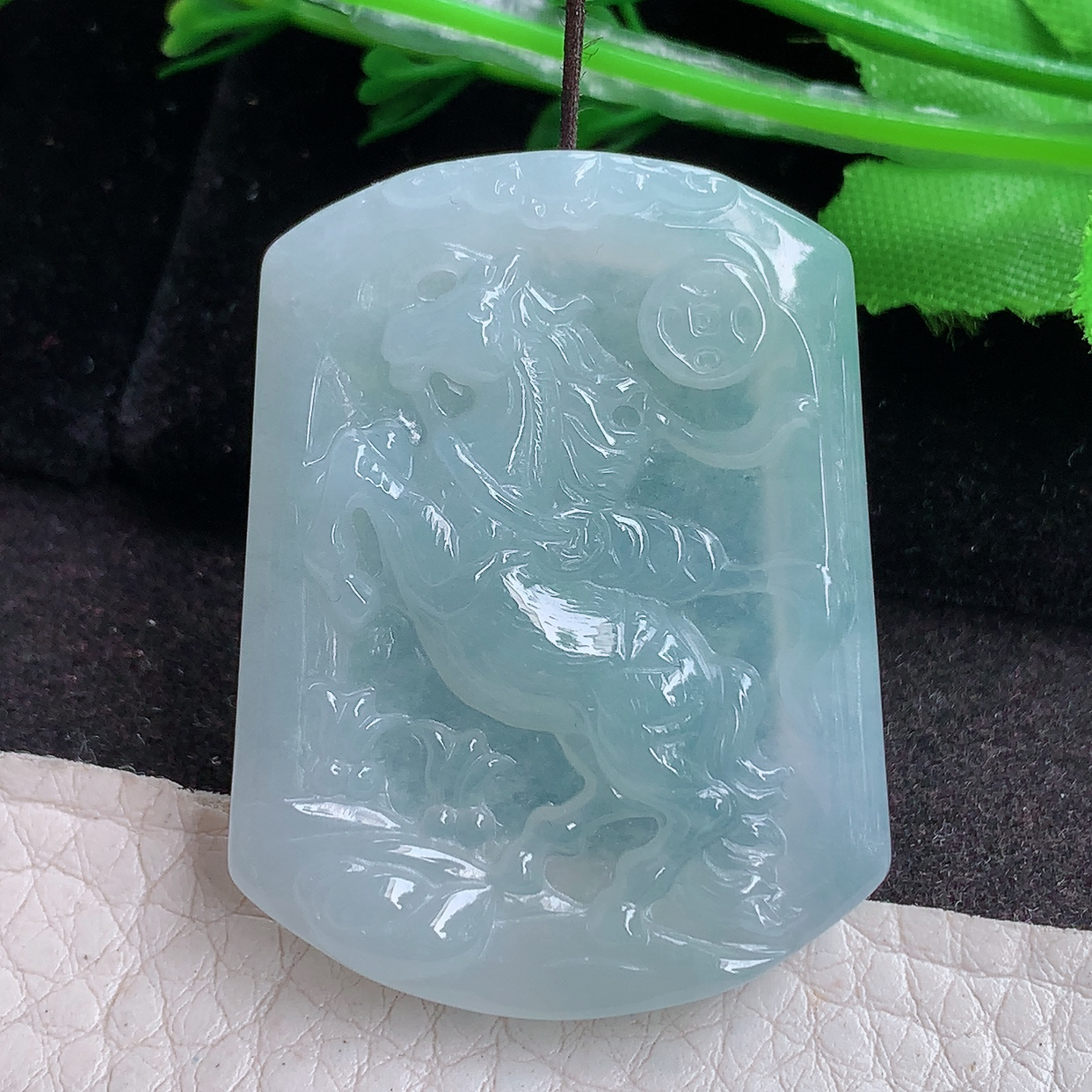 ktj实拍41*31.5*5.6缅甸翡翠a货精雕冰晴马上发财 生肖马玉吊坠