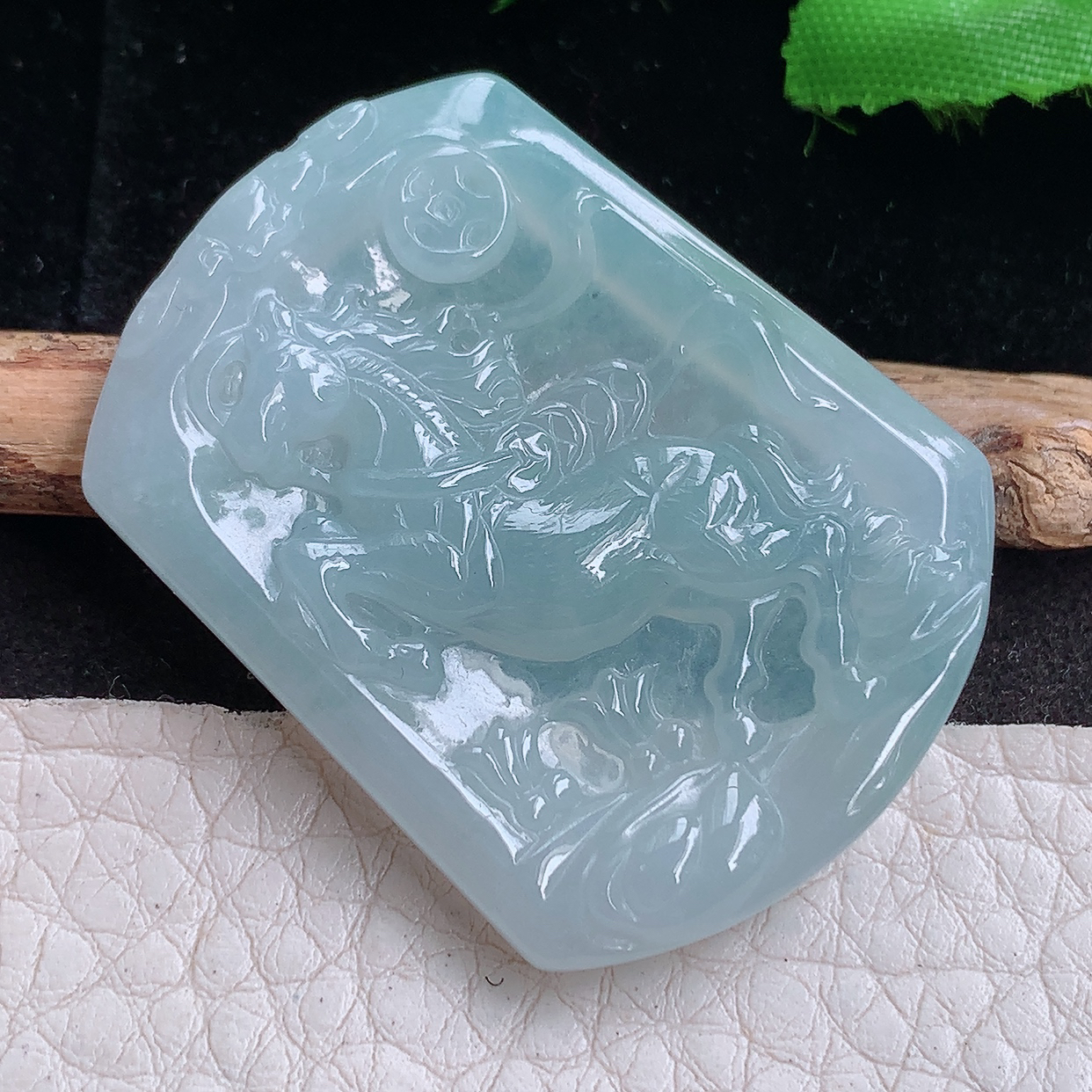 ktj实拍41*31.5*5.6缅甸翡翠a货精雕冰晴马上发财 生肖马玉吊坠