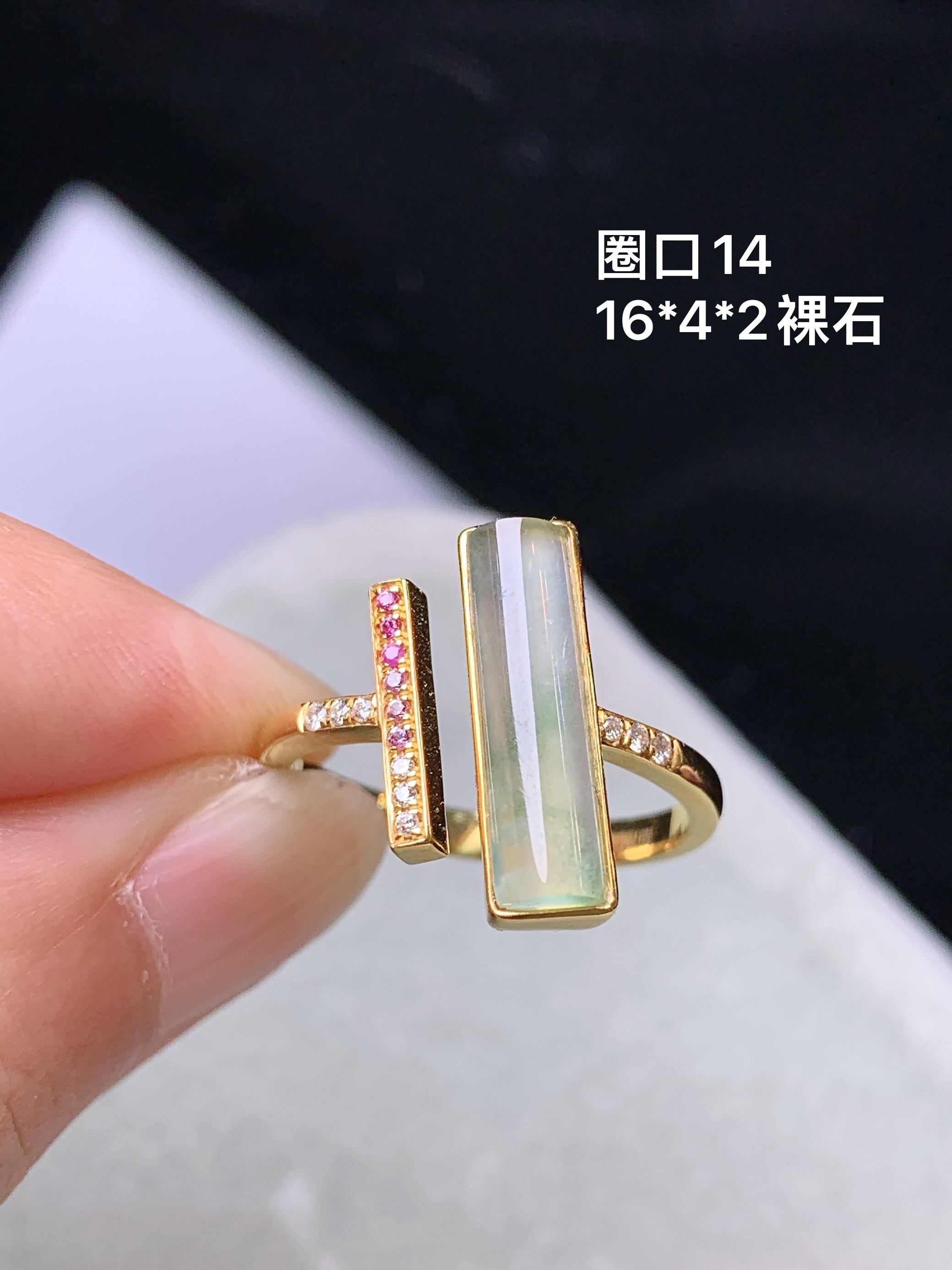 18k金钻镶嵌冰种玉柱戒指 玉质细腻 色泽艳丽清新 圈口14 整体尺寸16*4*2 m5