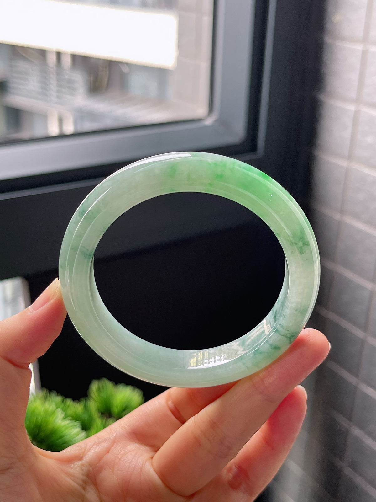 圈口55.7，糯化飘花翡翠手镯