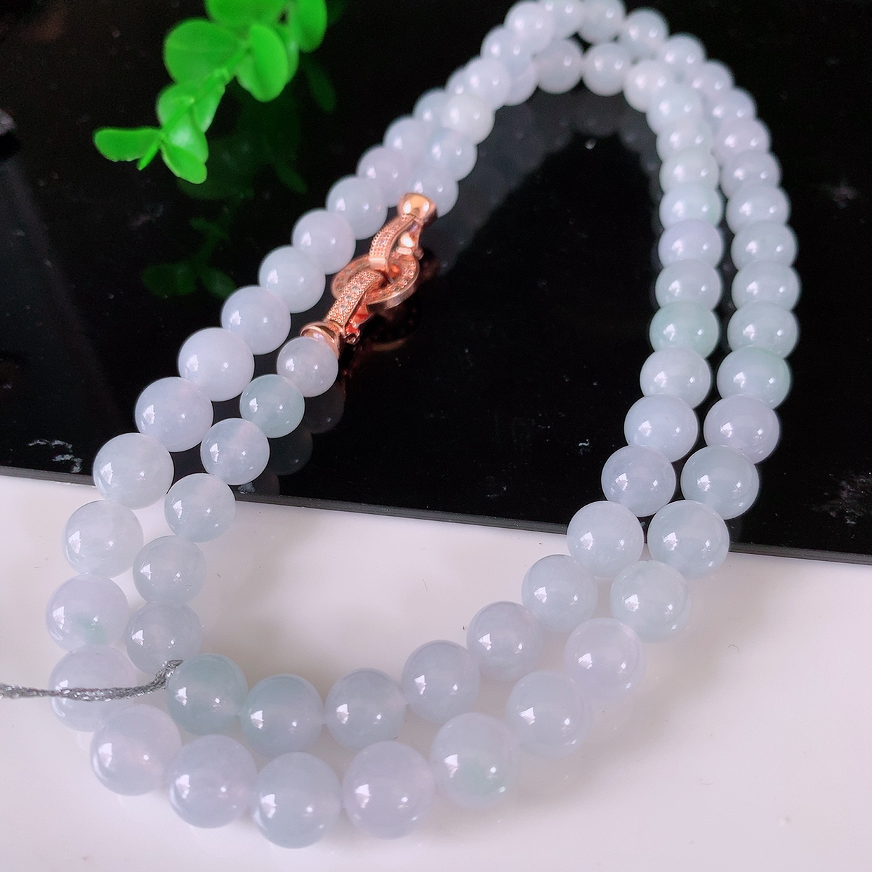 自然光实拍，冰胶感翡翠圆珠项链  翡翠珠链 （装饰扣）玉质细腻  冰清玉润  颜色漂亮  #19.61取一尺寸8.2mm