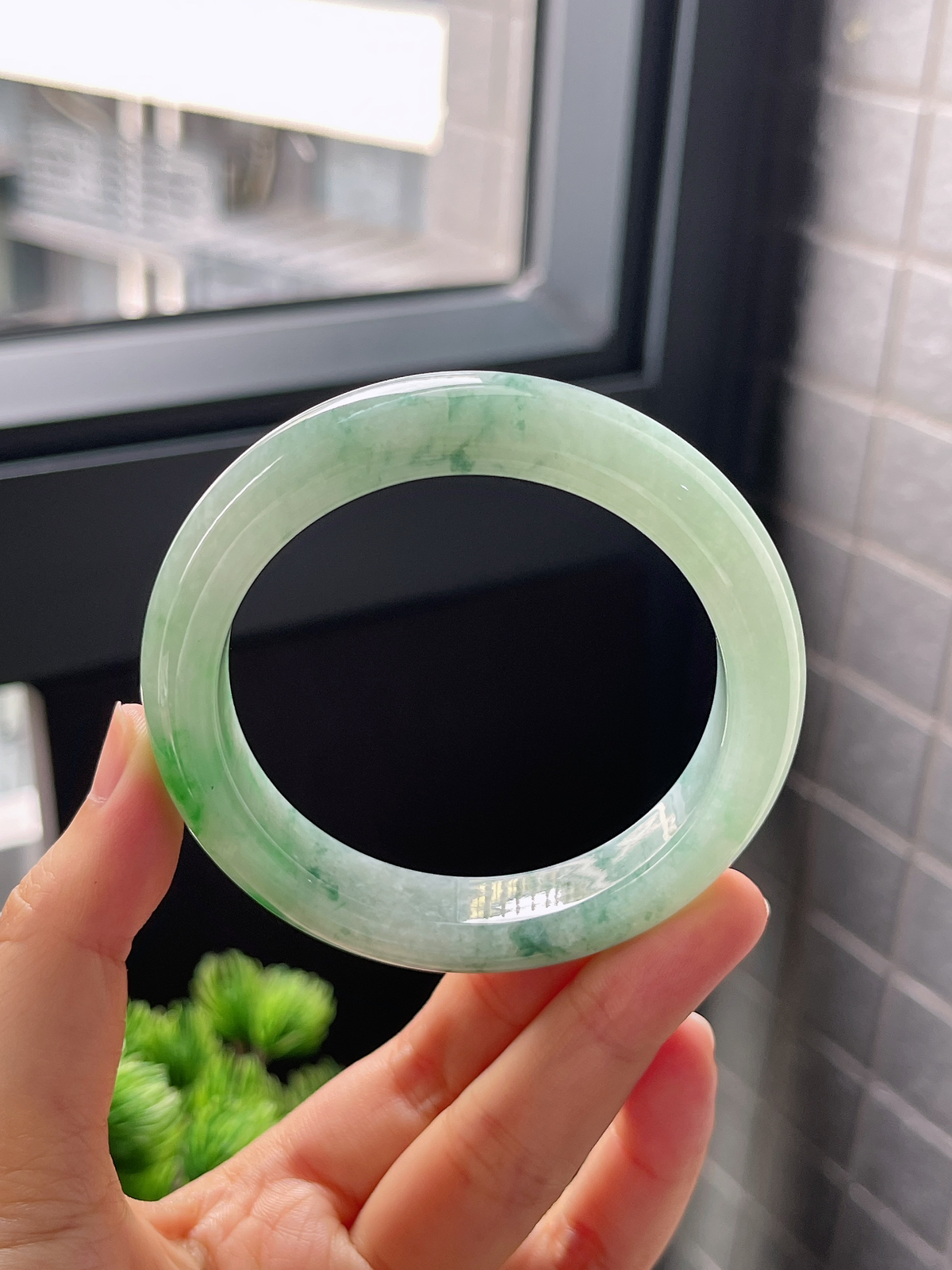 圈口55.7，糯化飘花翡翠手镯