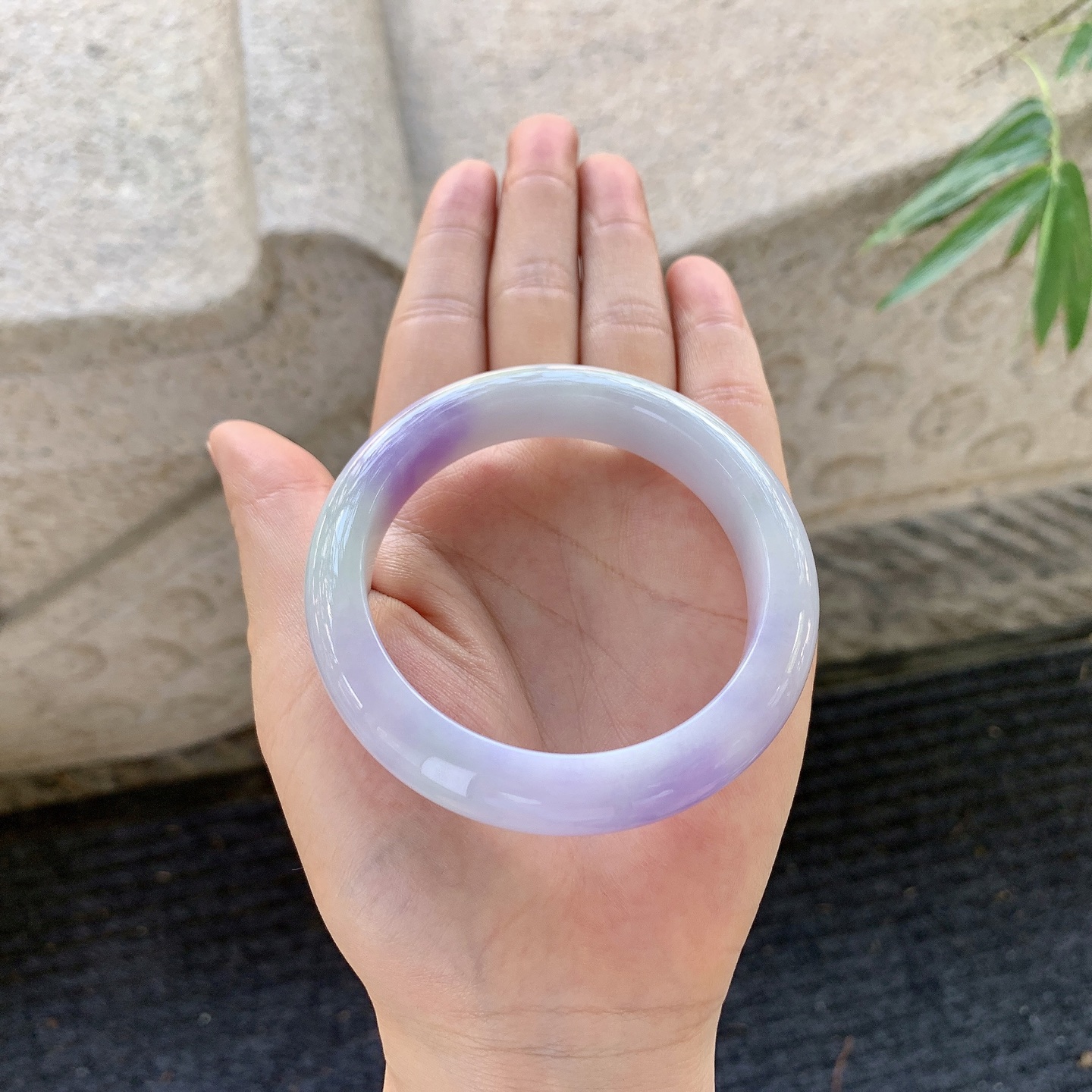 正圈53 54【圈口】54/12/8.7【编码】H1061013【描述】糯冰，水润，种老，细腻，无裂