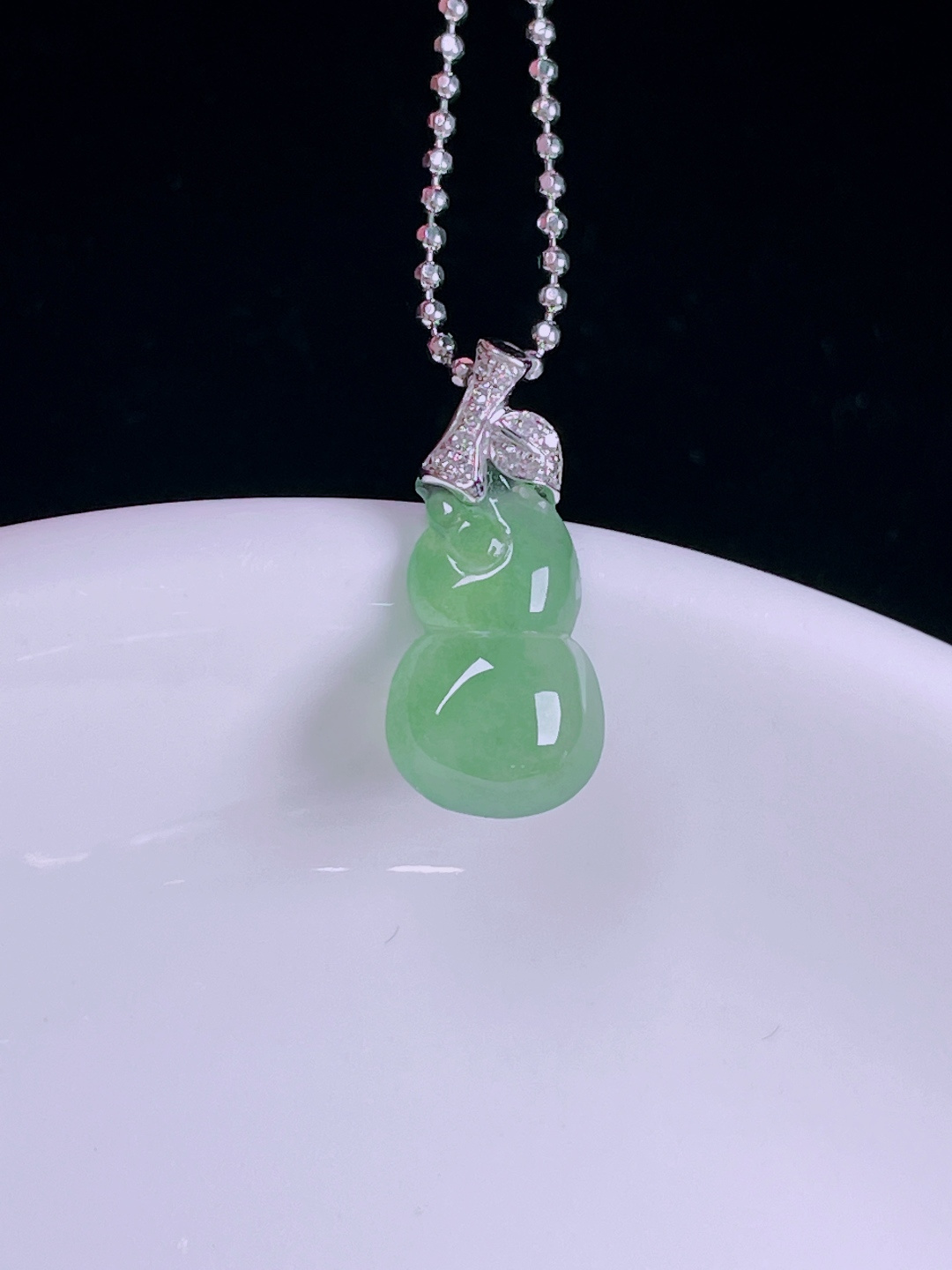 ️冰绿葫芦，老种起光，细底通透，尺寸：18.3/8.3/3.8mm0609