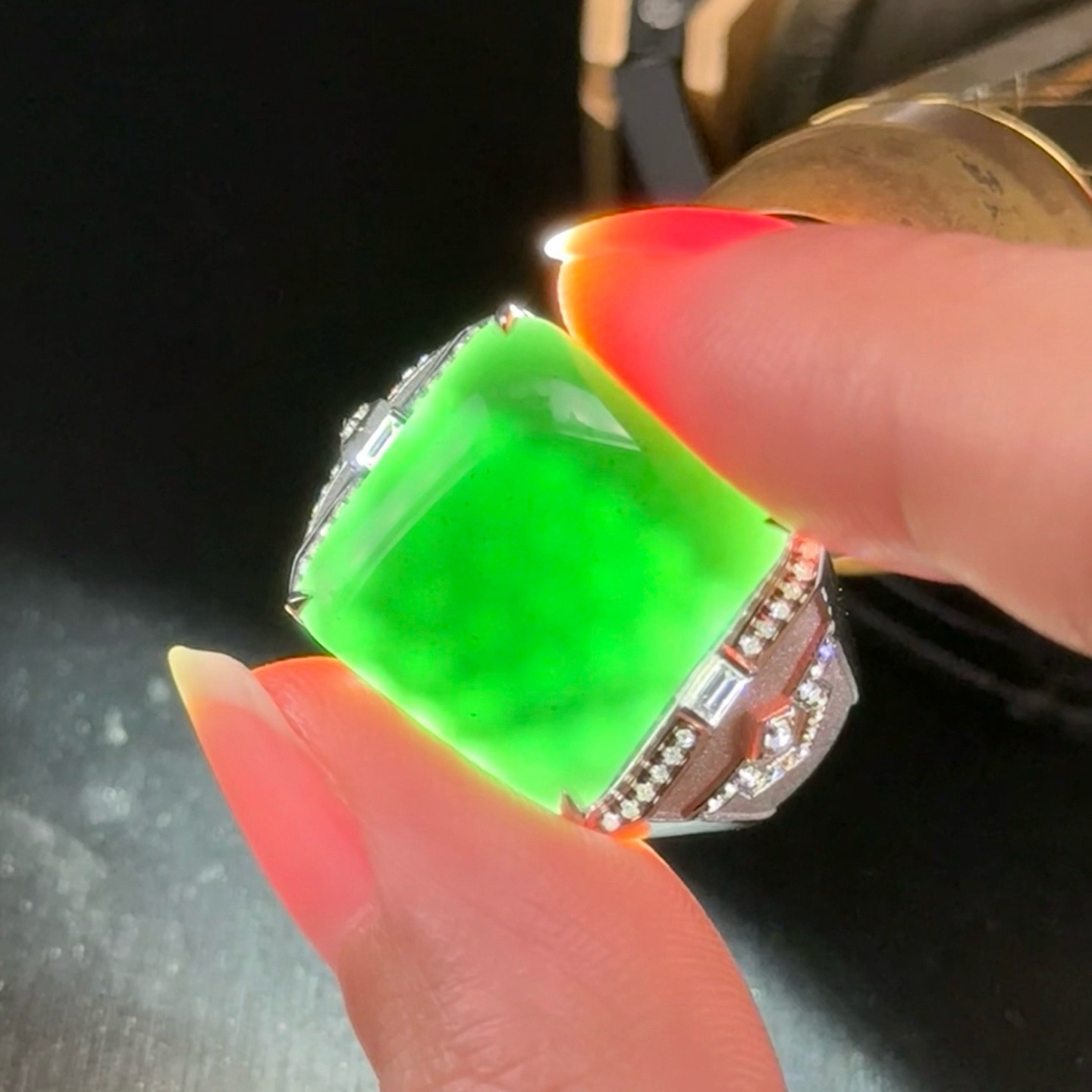 精品18k墨翠男戒 种好色正 黑度极好 打灯通透 油性十足 尺寸16