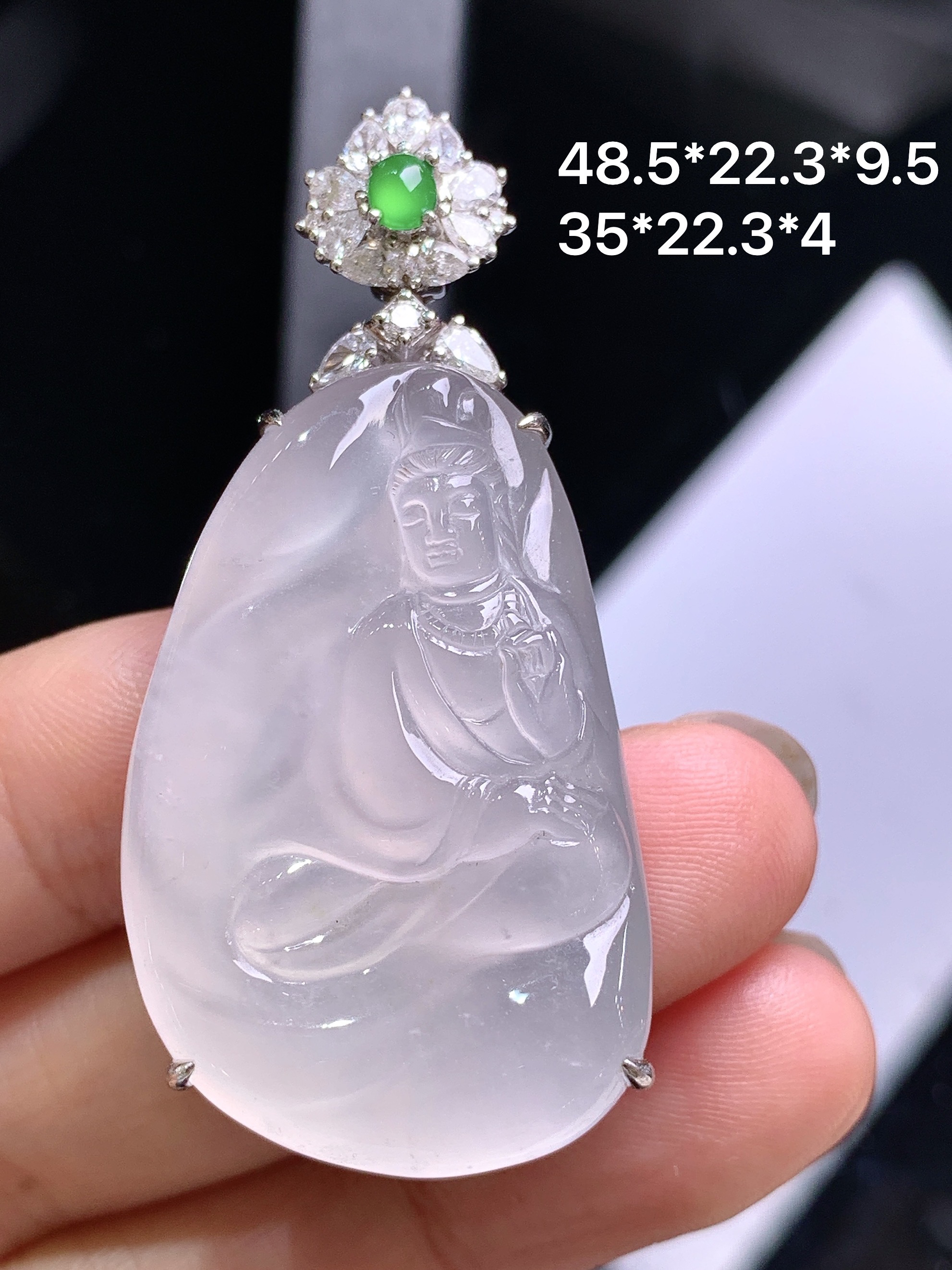 18k金钻镶嵌冰种观音菩萨吊坠 玉质细腻 色泽艳丽清新 整体尺寸48.5*22.3*9.5 y5