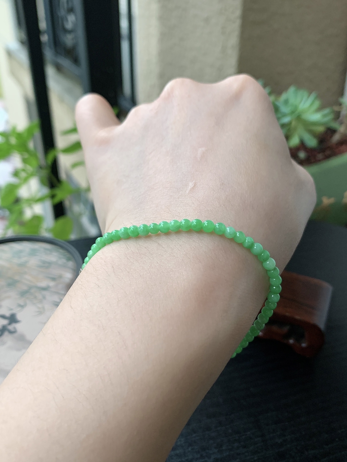 老坑冰种胶感飘阳绿圆珠手串 裸石尺寸:3.5mm