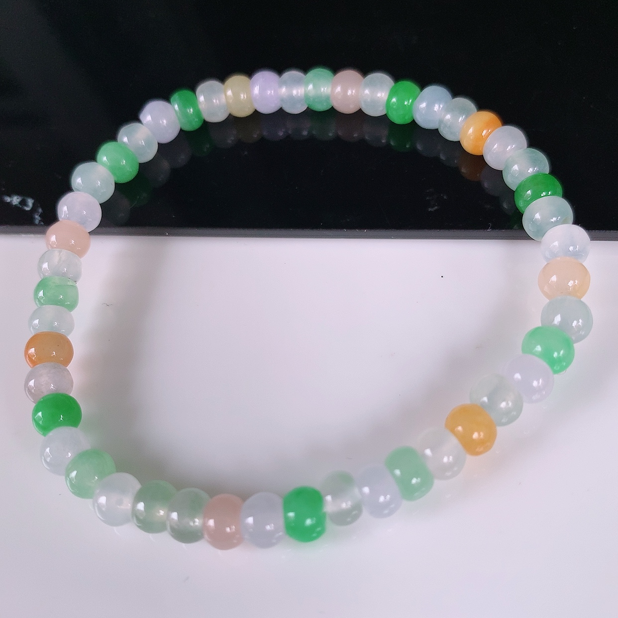 自然光实拍，冰种多彩翡翠手链，翠色灵动，玉质细腻，颜色漂亮，品相佳，佩戴佳品！#2取一尺寸5.