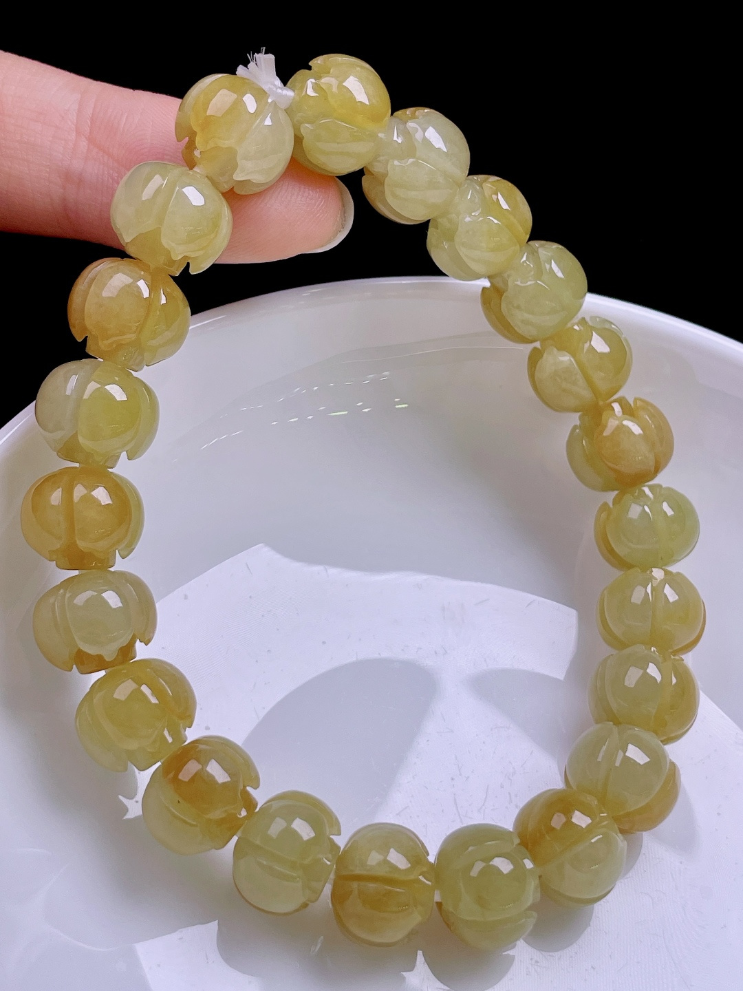 冰黄莲花手串 色泽艳丽，种老水润 尺寸：10.5/8