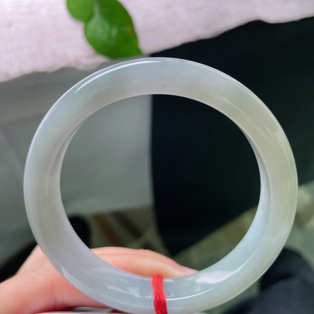 淡绿底正圈，水头好，种老，细润，佩戴素雅，百搭，有棉线，ss51566a