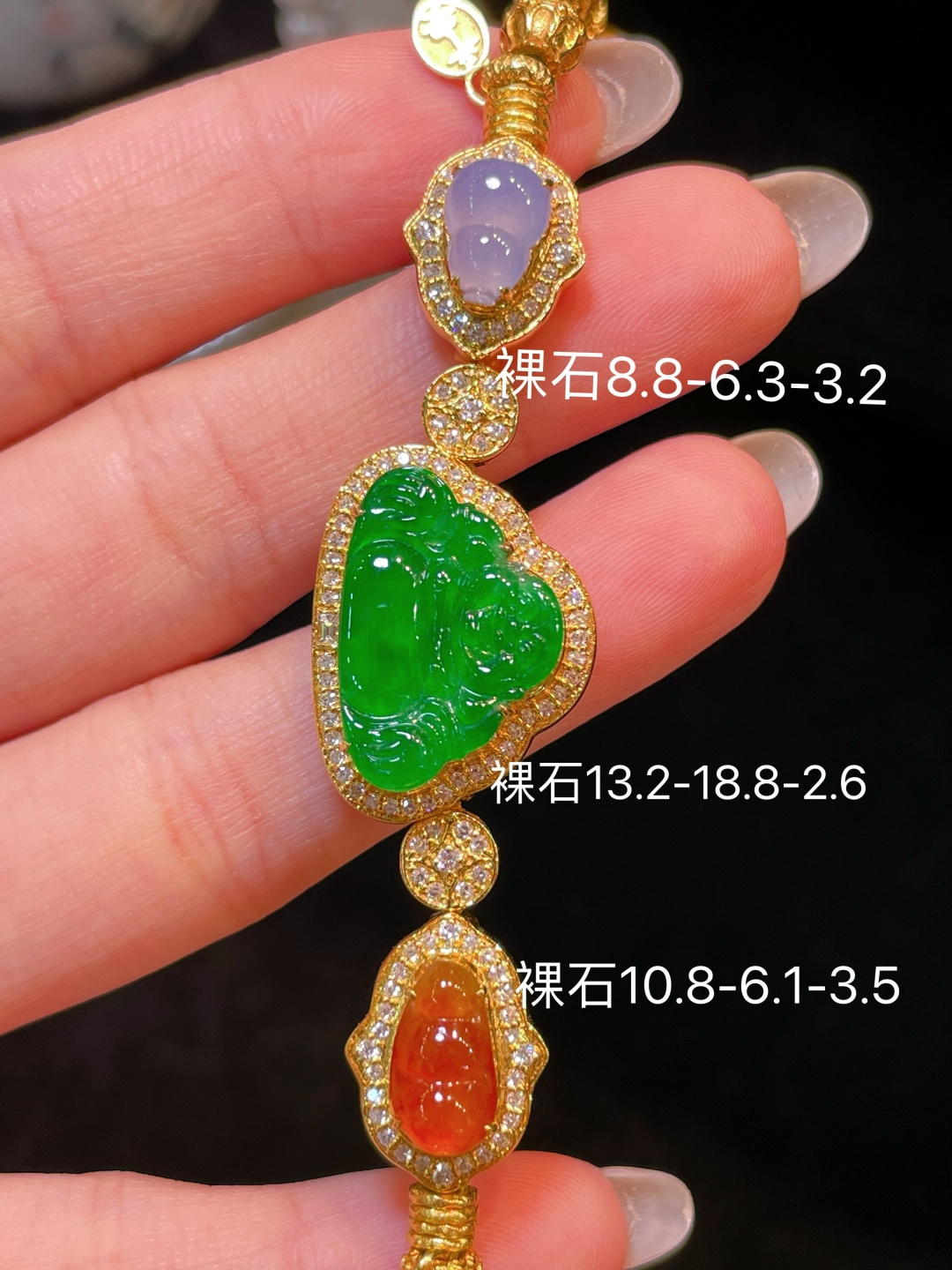 翡翠A货 佛缠手链 阳绿满色，料子冰润细腻，种老起光，18k金镶真钻，上身佩戴效果很好 尺寸如图，