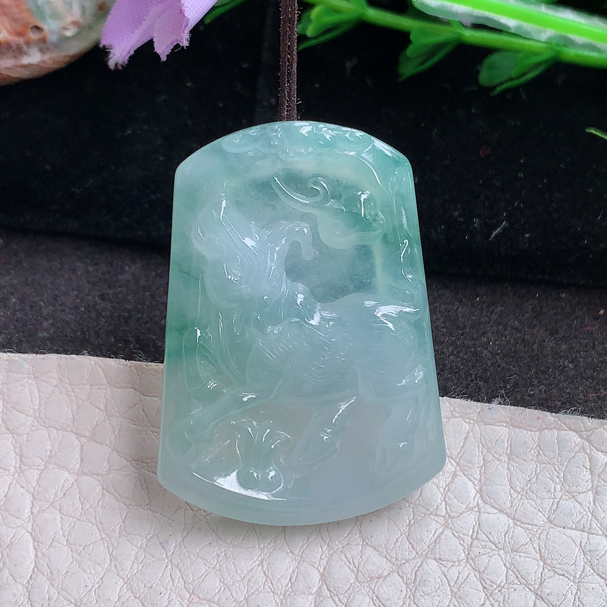 ktj实拍36.8*26.6*5.5缅甸翡翠a货精雕冰飘花扭转乾坤 生肖牛玉吊坠