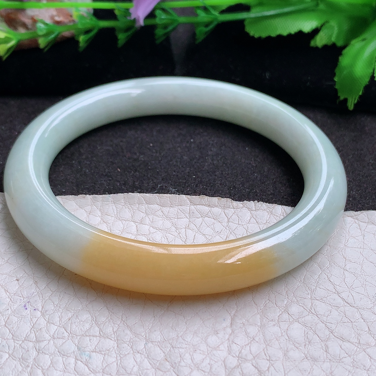 z实拍58.5*9.6*9.3招财美人镯 缅甸翡翠a货玉手镯 飘黄细润圆条玉手环