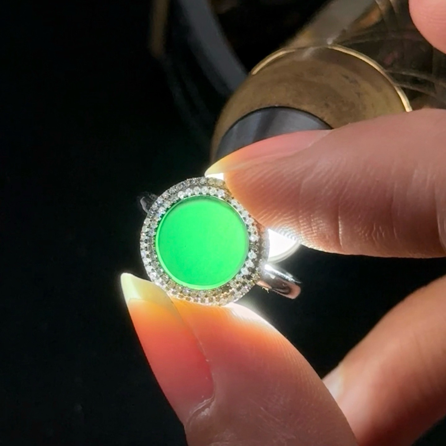 精品18k墨翠圆片女戒 种好色正 满钻豪镶 打灯通透 油性十足 尺寸13