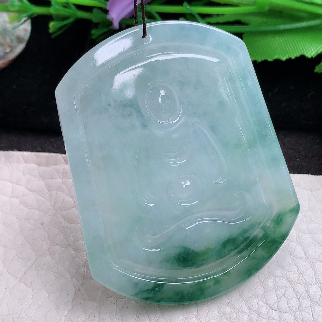 py实拍55.6*44.8*6缅甸翡翠精雕冰飘花持莲观音 玉观音项坠 玉挂件