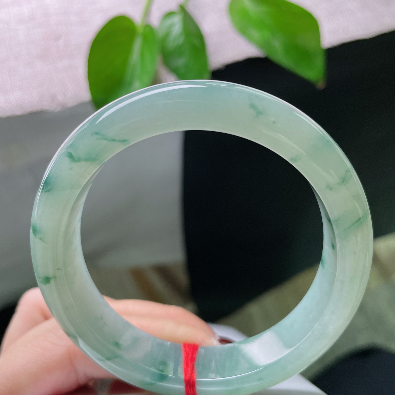 57/13.8/8.7，飘花正圈，像墨汁滴入清水中，自然晕开，丝丝缕缕，或聚或散。ss54047a