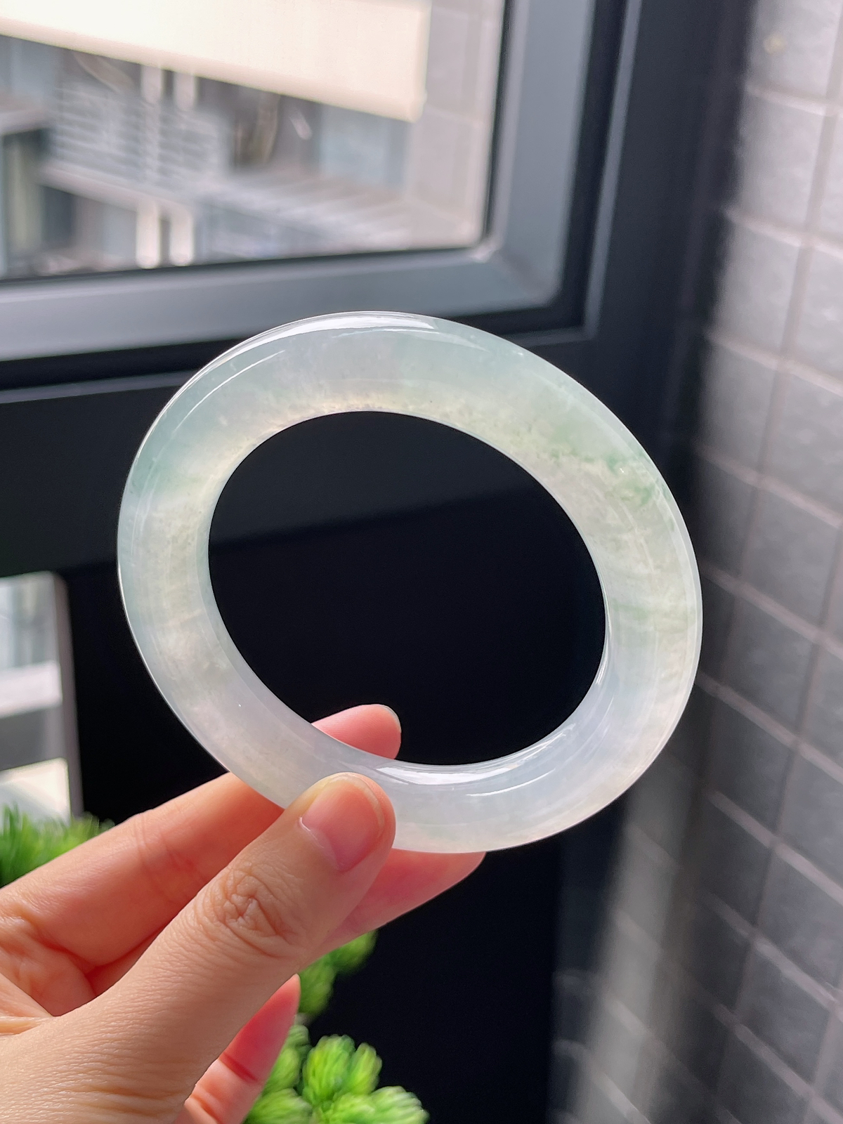 圈口57.6，冰飘花厚圆条胶润翡翠手镯