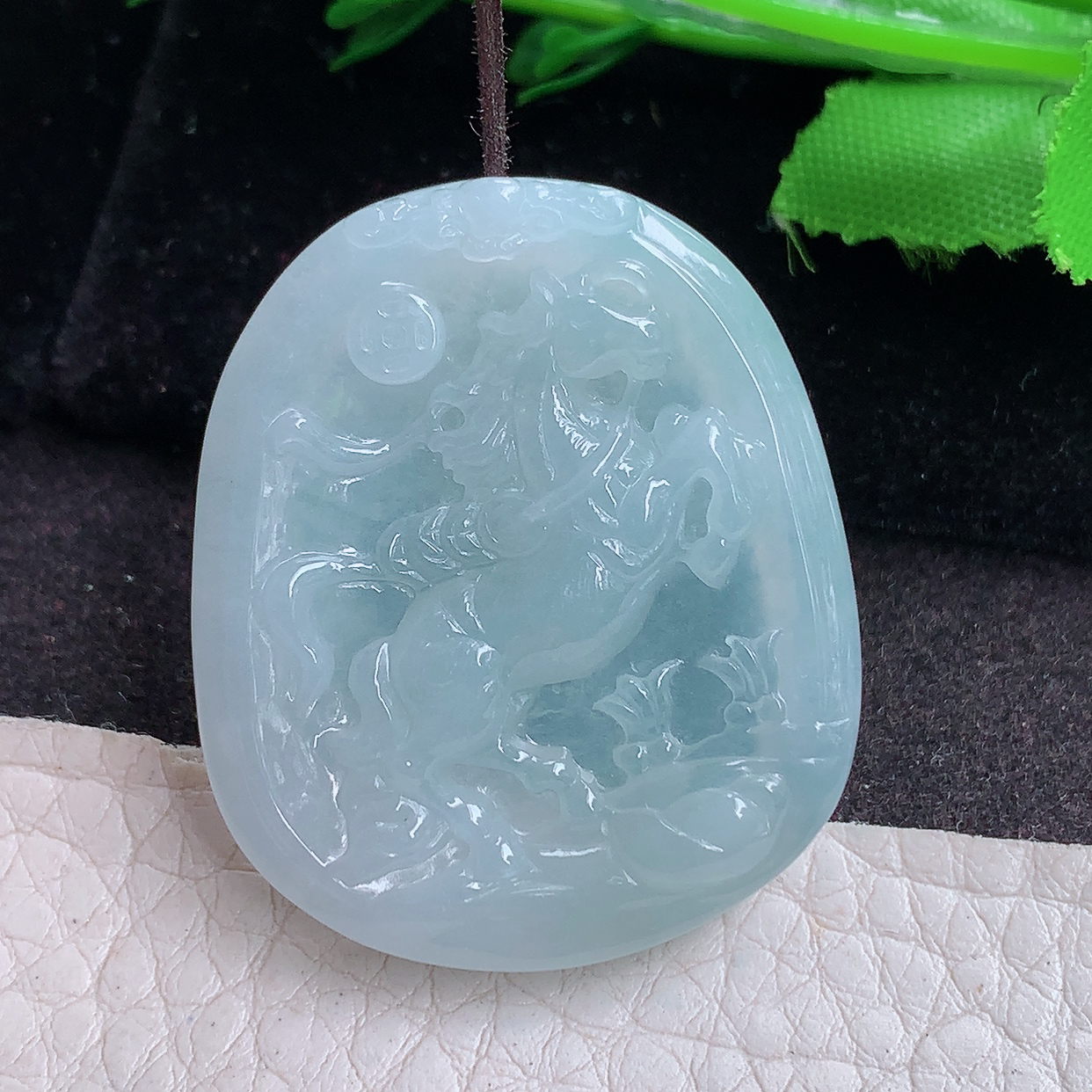 ktj实拍36.6*31*5.6缅甸翡翠a货精雕冰纯马上发财 生肖马玉吊坠