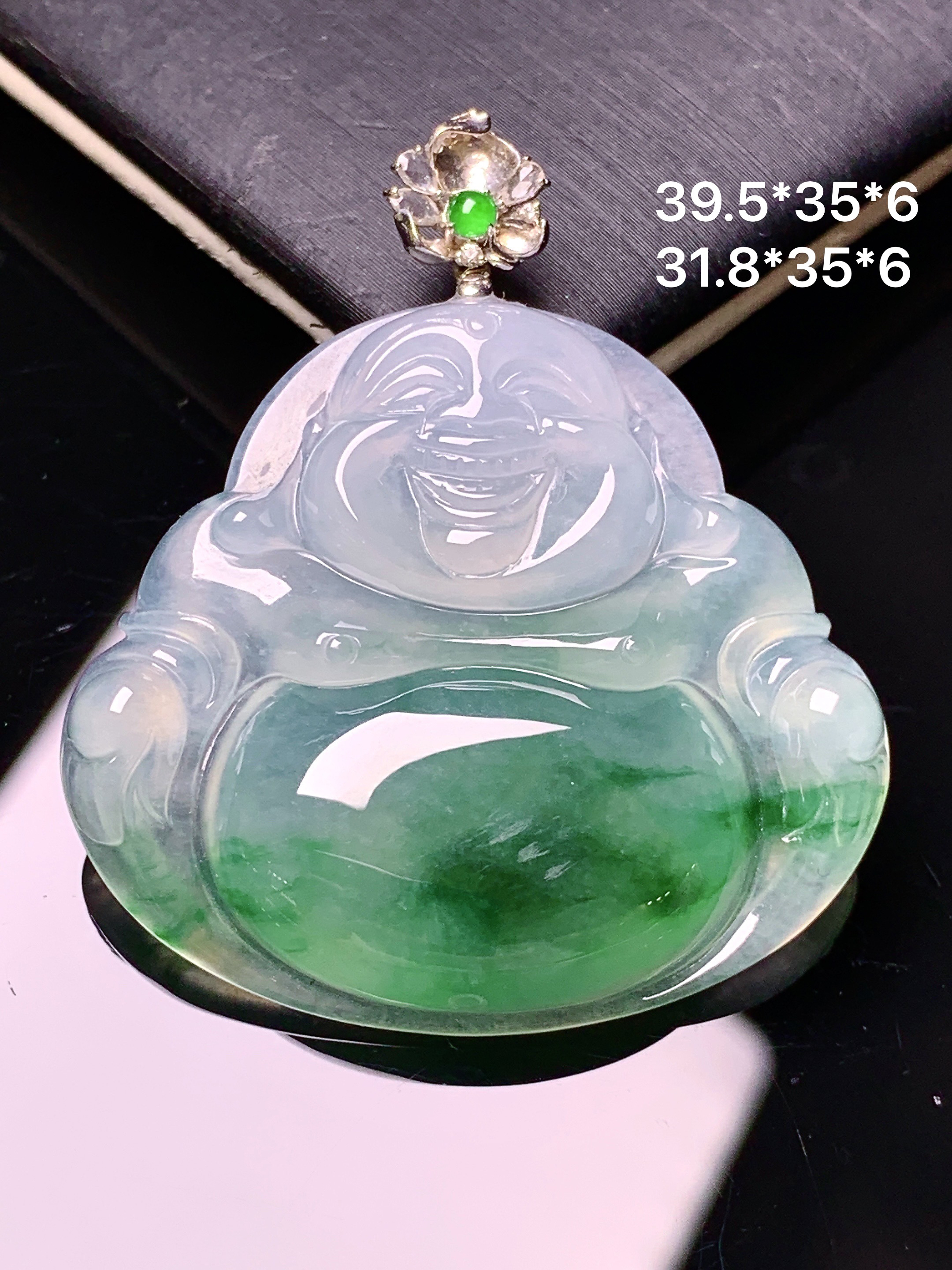 18k金镶嵌冰种飘绿佛公吊坠 玉质细腻 色泽艳丽清新 整体尺寸39.5*35*6 c1
