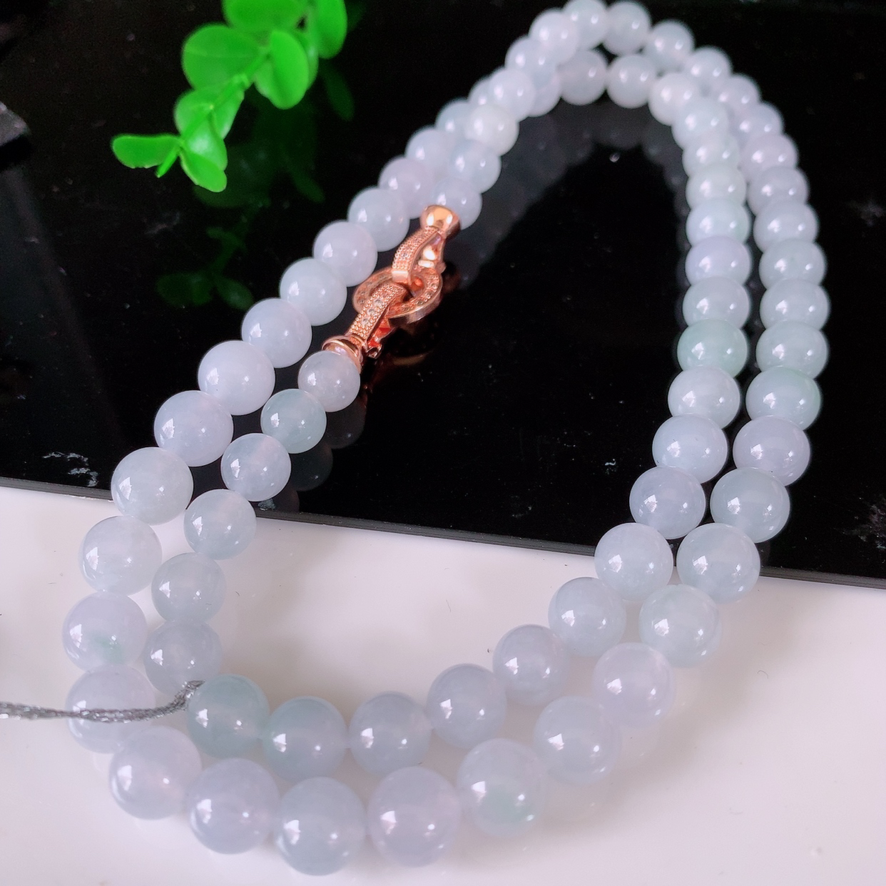 自然光实拍，冰胶感翡翠圆珠项链  翡翠珠链 （装饰扣）玉质细腻  冰清玉润  颜色漂亮  #19.61取一尺寸8.2mm
