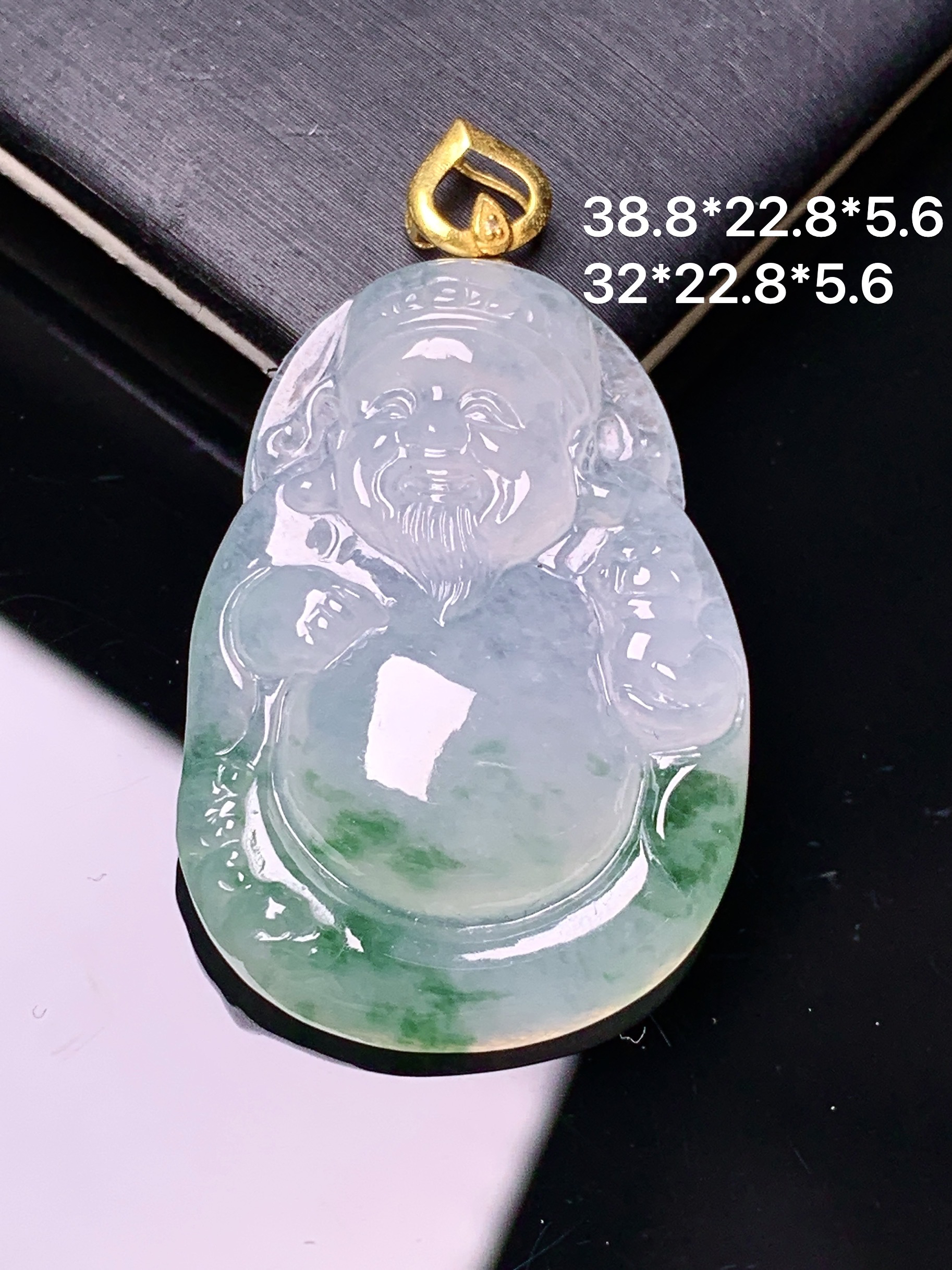 18k金镶嵌飘绿财神吊坠 玉质细腻 色泽艳丽清新 整体尺寸38.8*22.8*5.6 m1