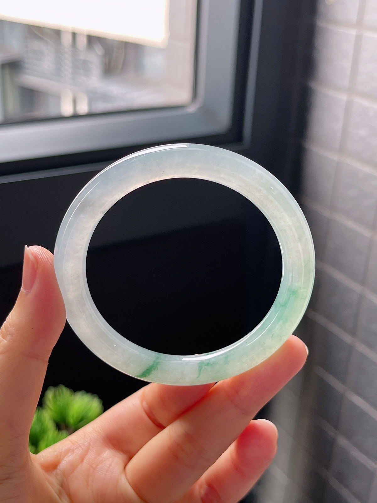 圈口51.2，冰糯飘花细圆条翡翠手镯