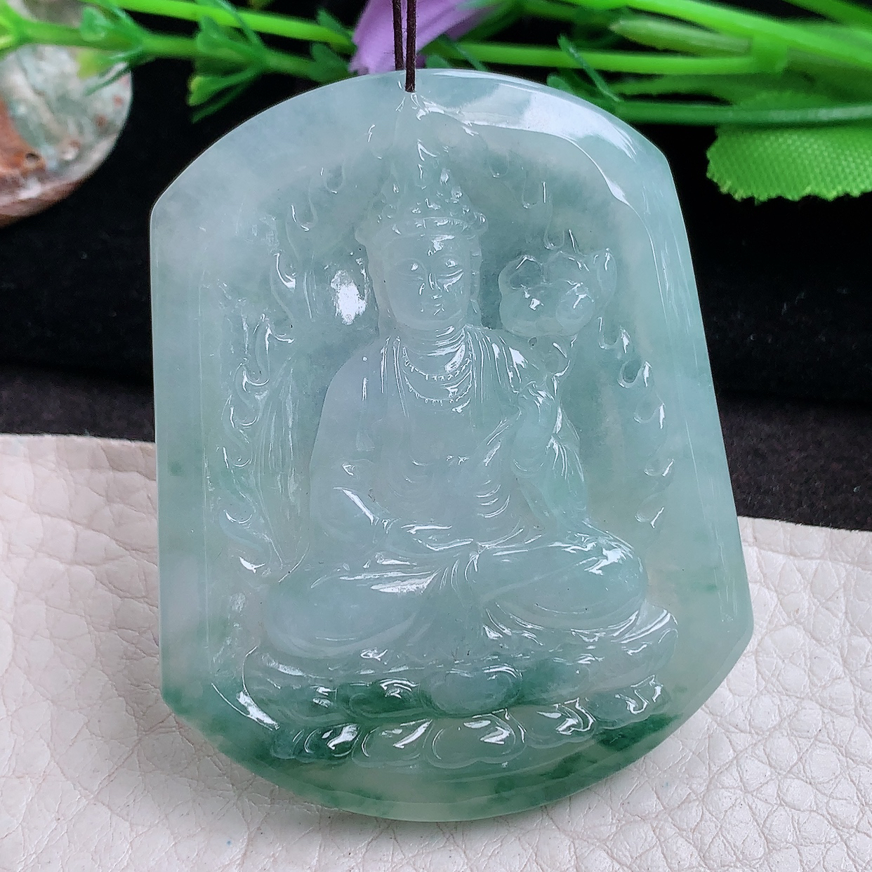 py实拍55.6*44.8*6缅甸翡翠精雕冰飘花持莲观音 玉观音项坠 玉挂件