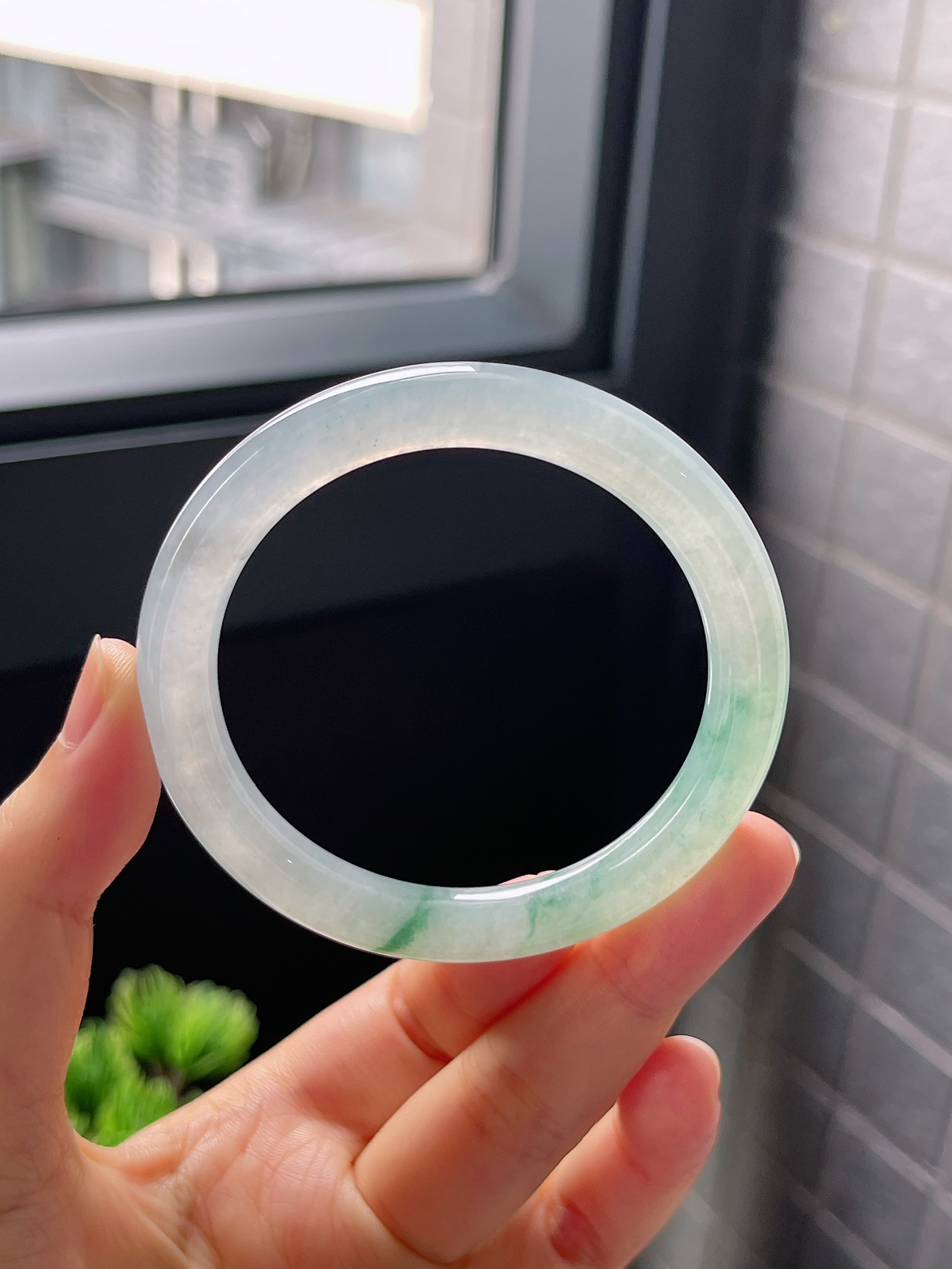 圈口51.2，冰糯飘花细圆条翡翠手镯