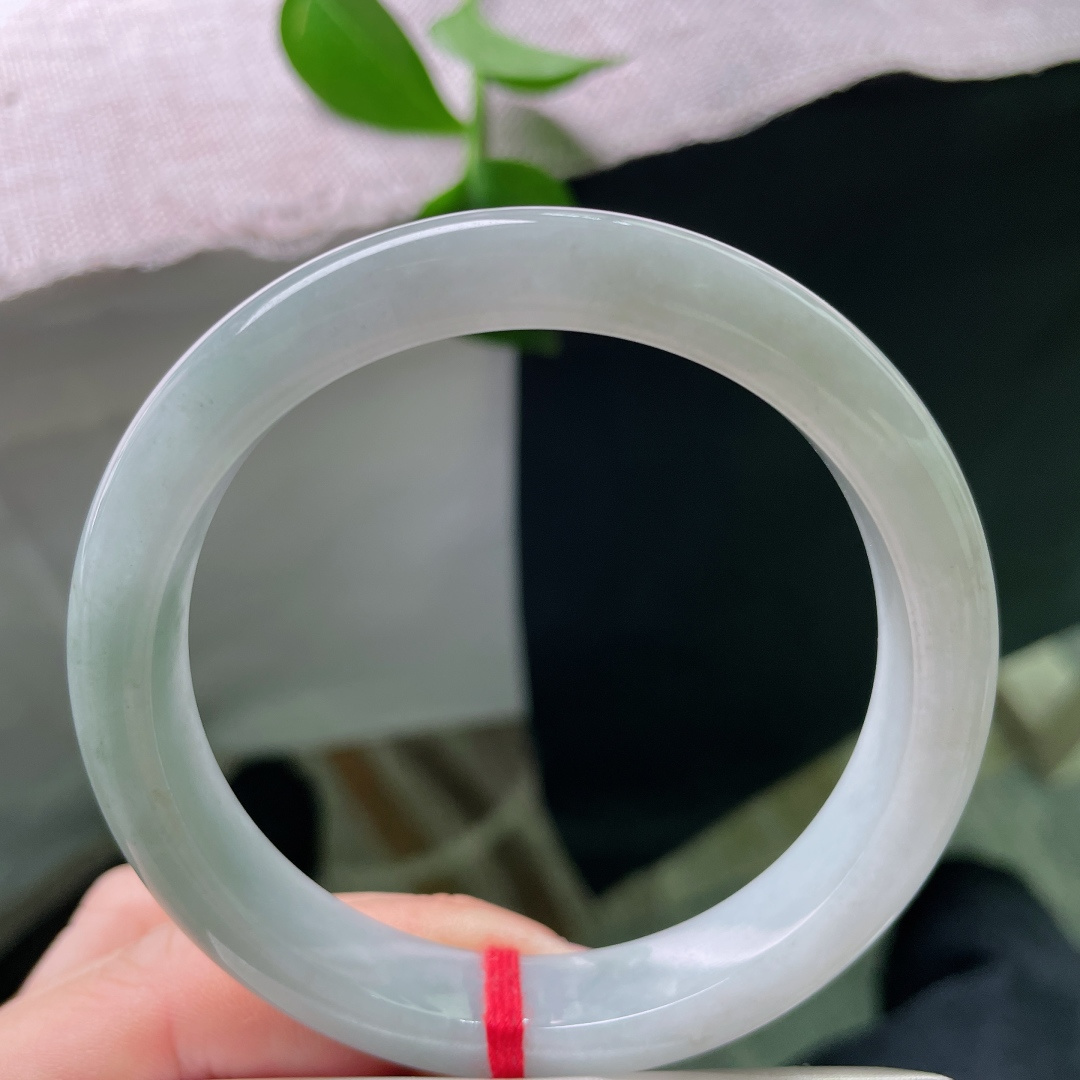 60.7/11.5/8.1，淡绿底正圈，大圈口，水头好，肉质细腻干净，知性，一点棉线，ss53022a