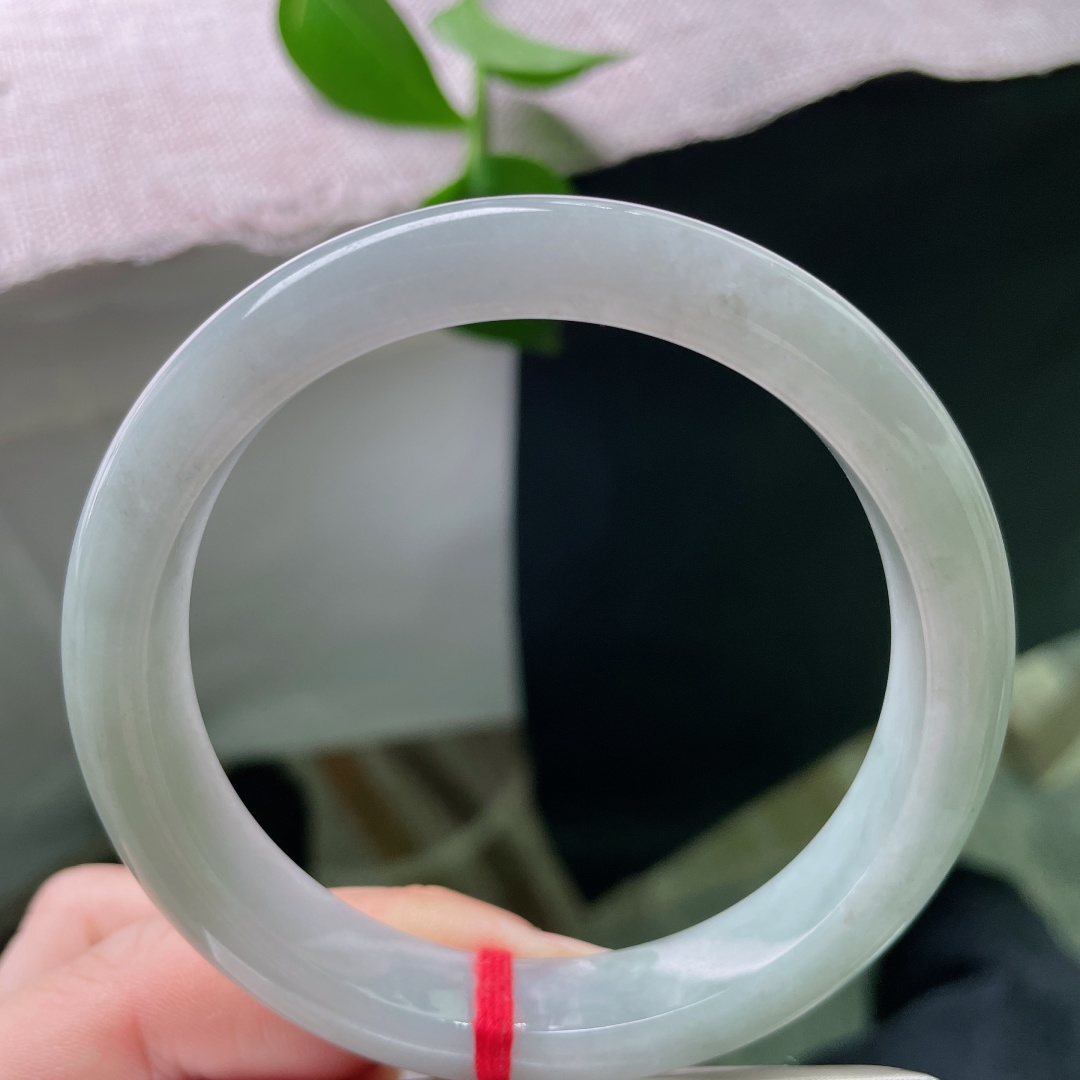 60.7/11.5/8.1，淡绿底正圈，大圈口，水头好，肉质细腻干净，知性，一点棉线，ss53022