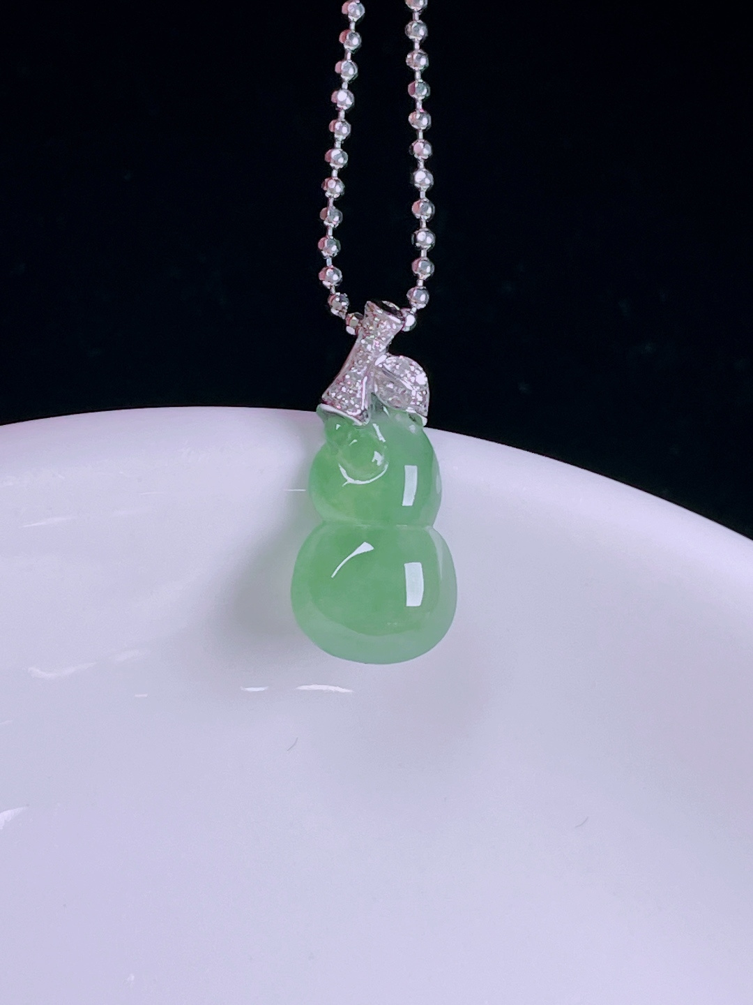 ️冰绿葫芦，老种起光，细底通透，尺寸：18.3/8.3/3.8mm0609