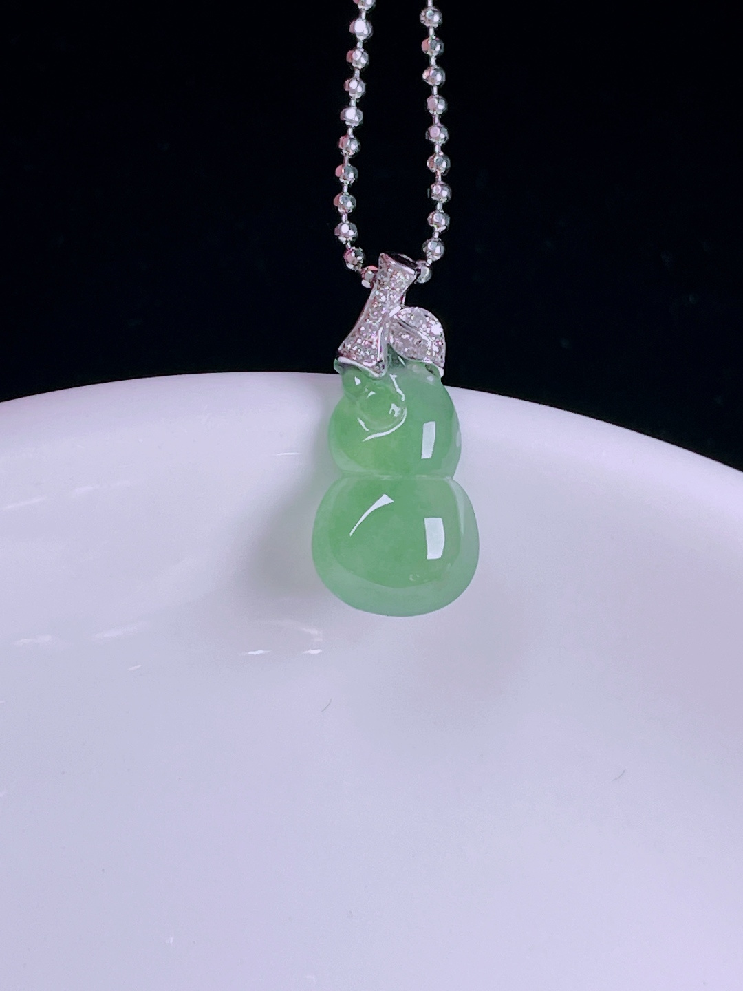 ️冰绿葫芦，老种起光，细底通透，尺寸：18.3/8.3/3.8mm0609