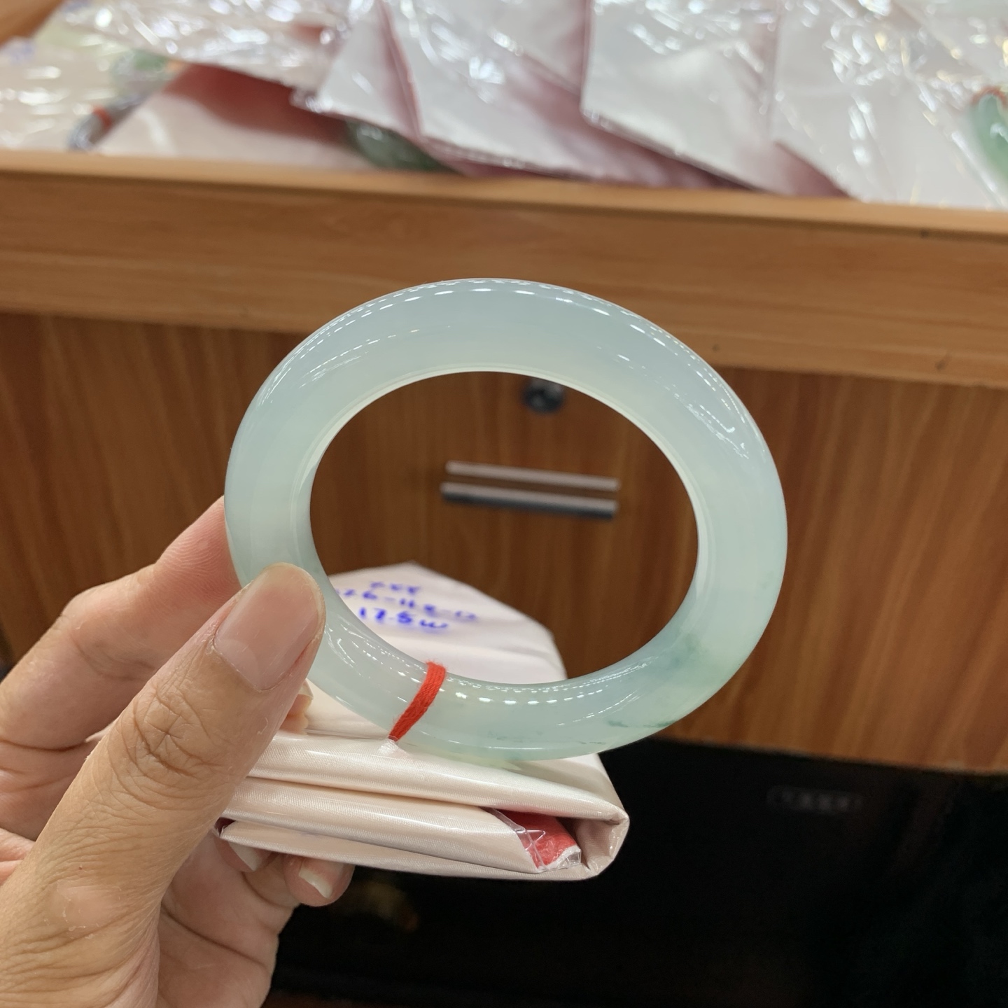 060851XY 冰飘花圆条翡翠手镯 57.6-11.8-12
