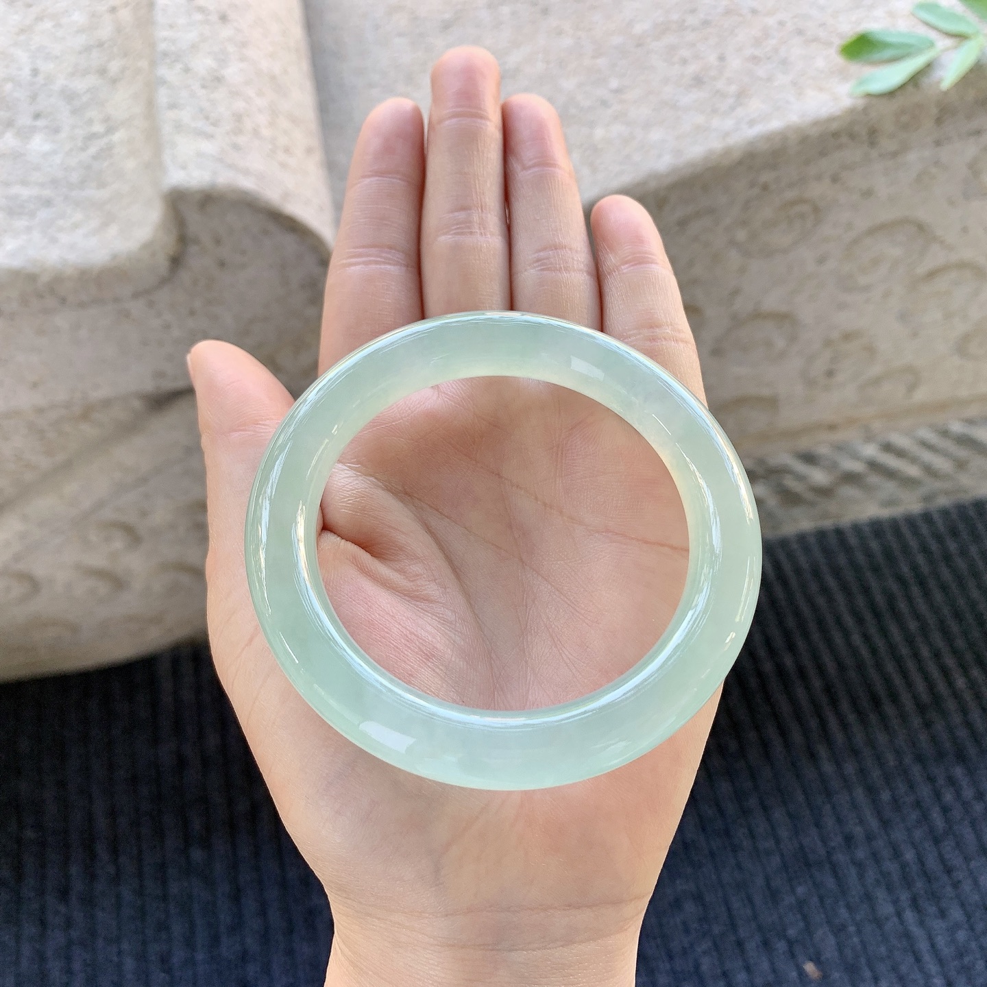 圆条55 56【编码】BA061001【描述】冰种晴绿，清透，水润，种老，细腻，打灯有絮线