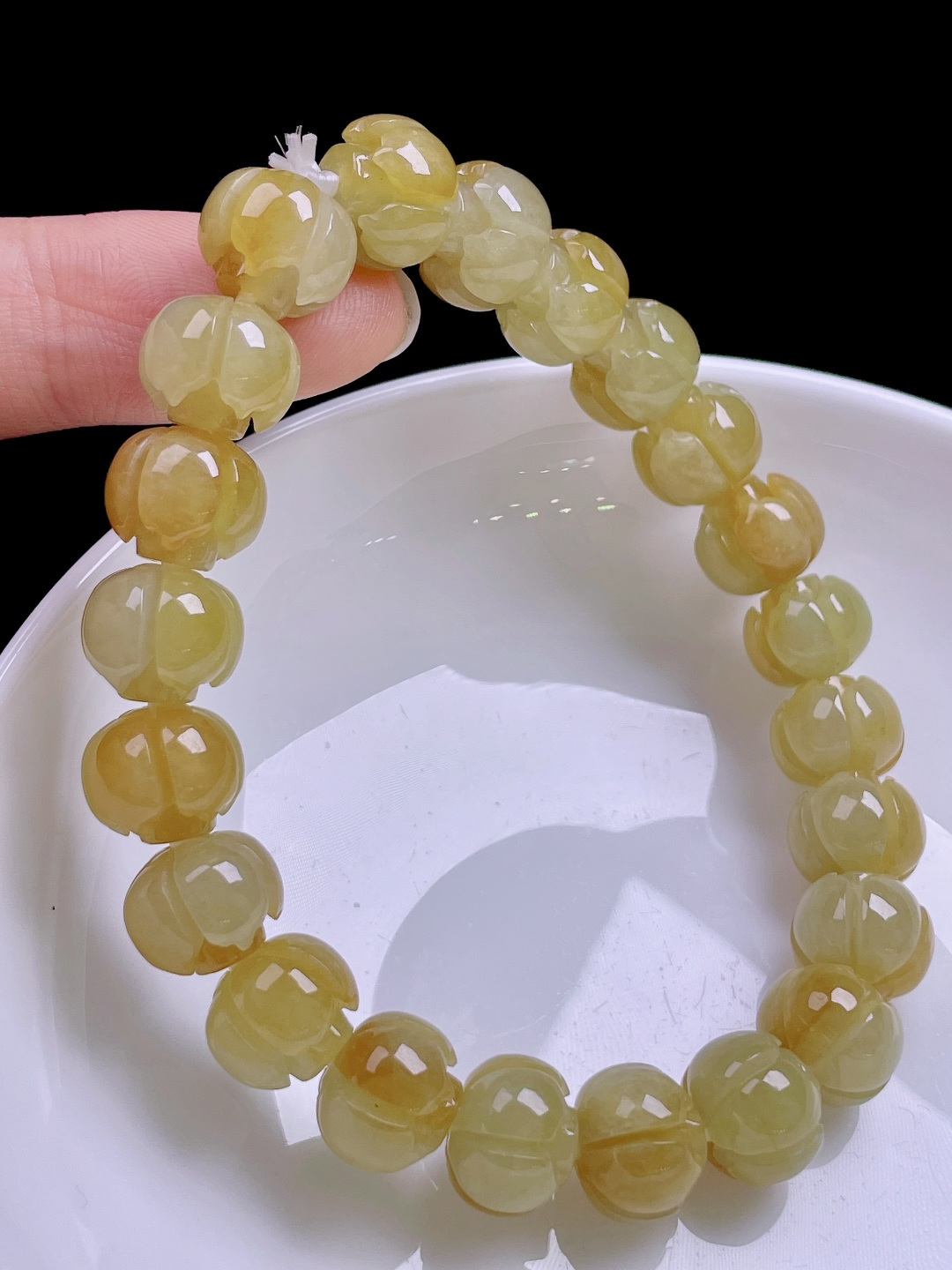冰黄莲花手串 色泽艳丽，种老水润 尺寸：10.5/8