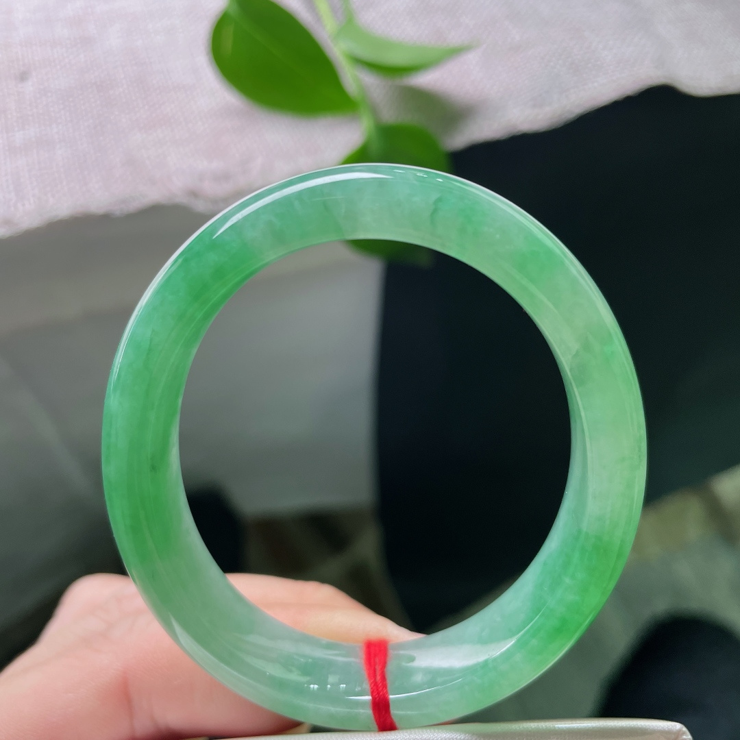 52（47）/11.5/7.6绿底贵妃，鲜翠夺目，种老，贵气自扬，冰润细腻，晶体纹，ss54474a