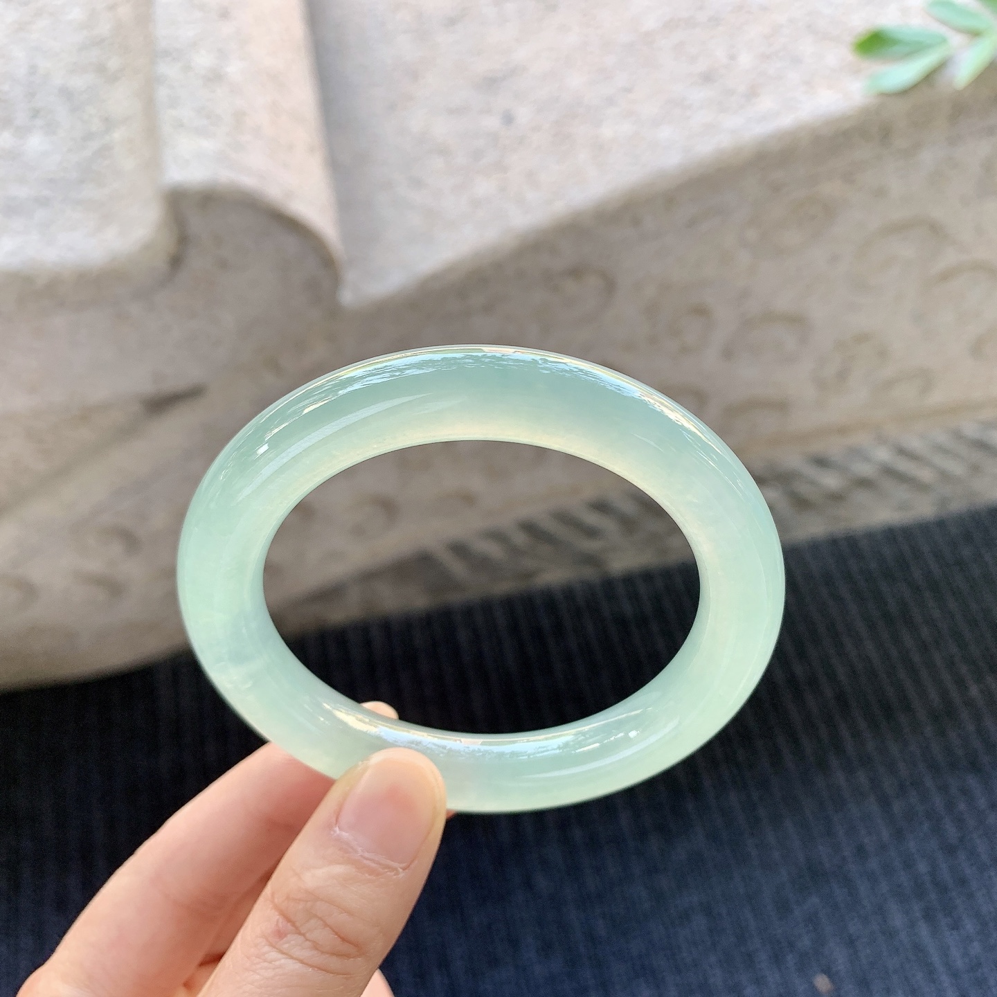 圆条55 56【编码】BA061001【描述】冰种晴绿，清透，水润，种老，细腻，打灯有絮线